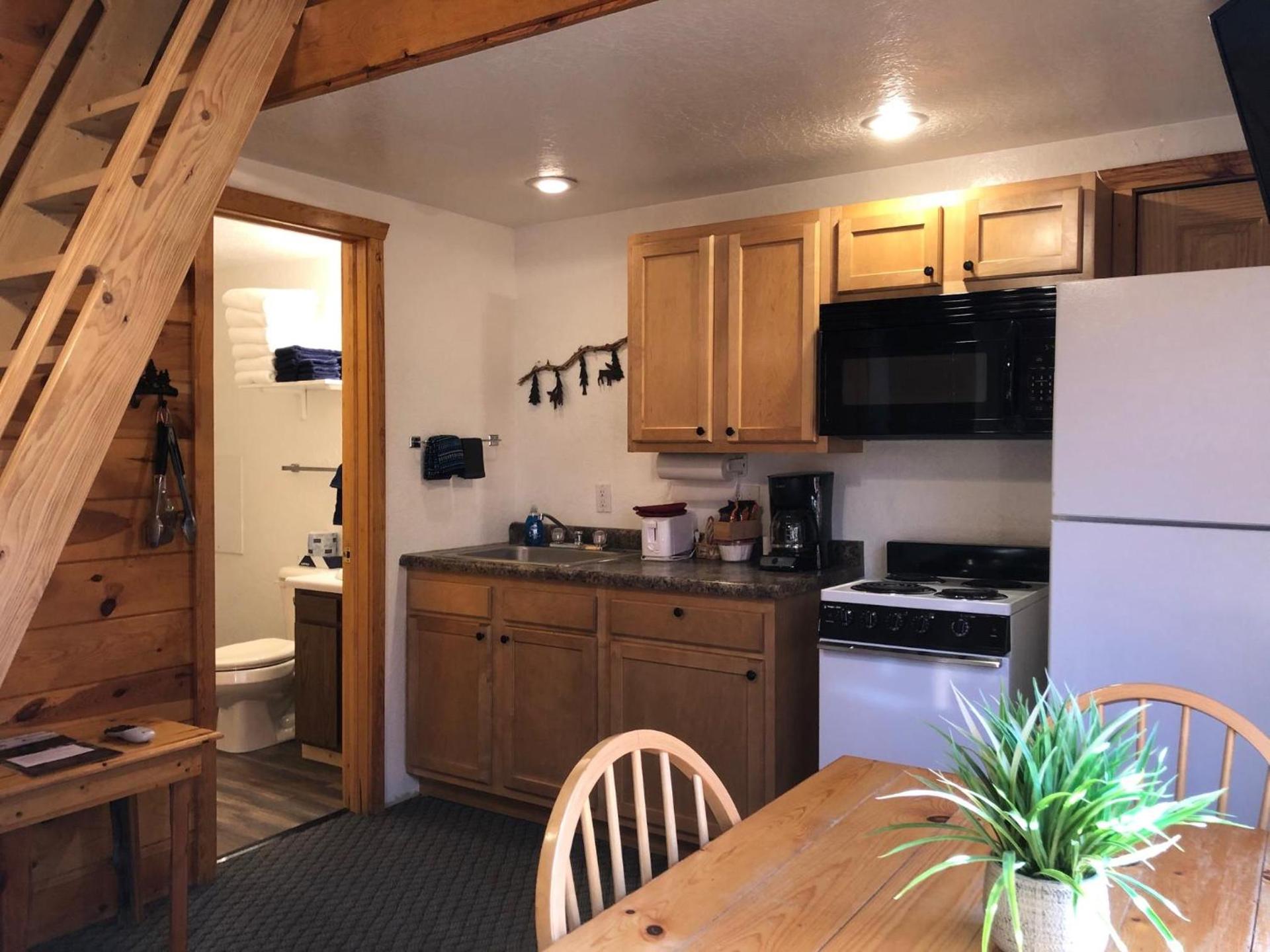 Mountain View Lodge & Cabins photo 30
