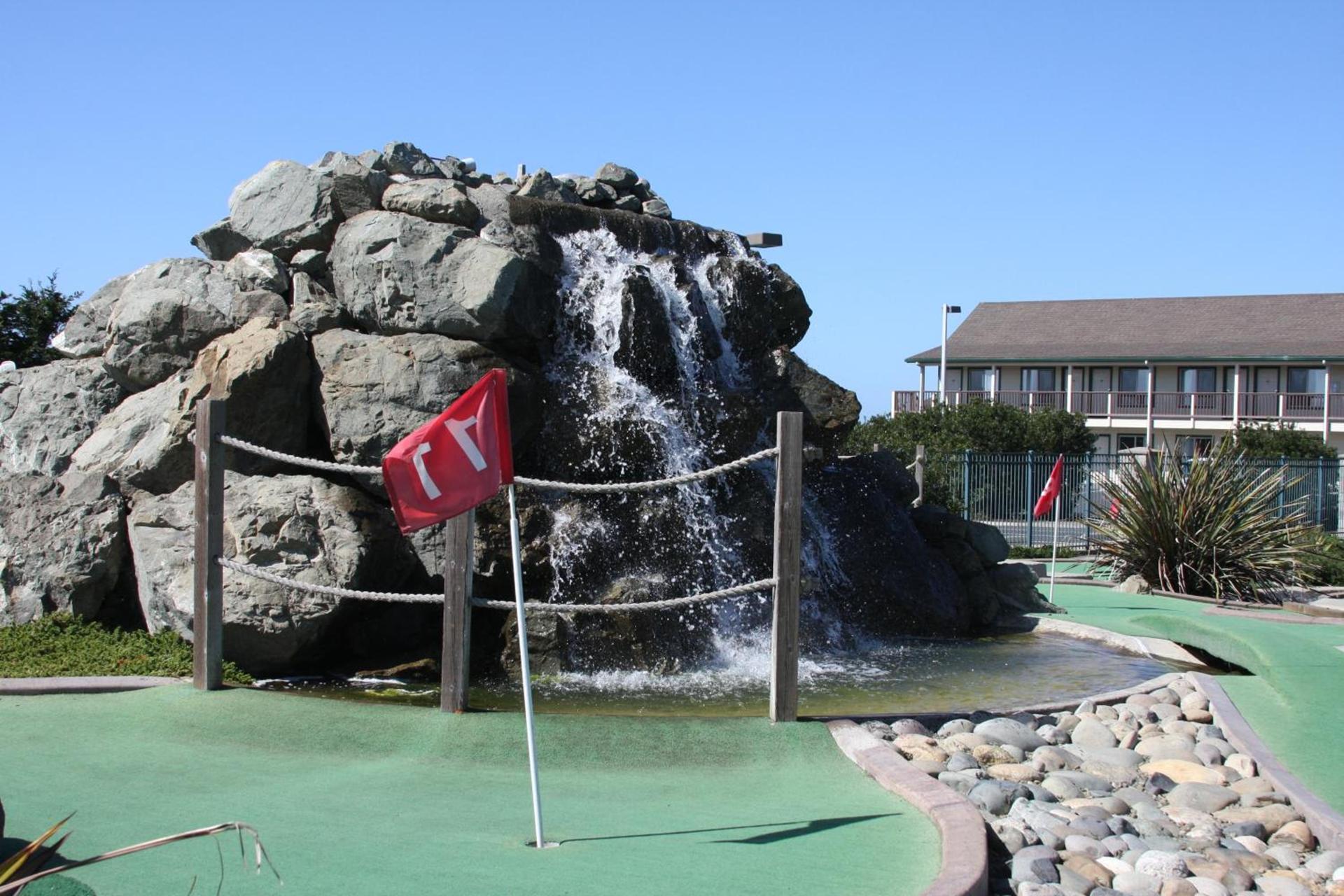 Emerald Dolphin Inn & Mini Golf photo 16