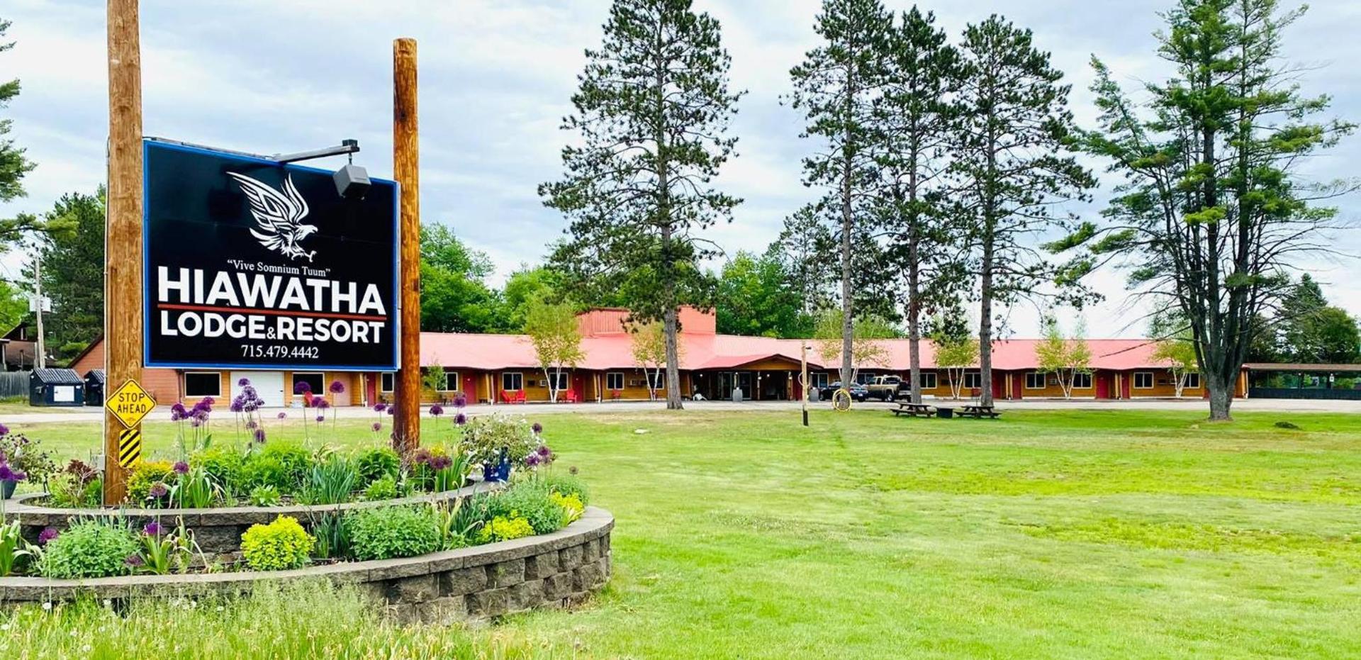 Hiawatha Lodge Inn — hotel in Eagle River