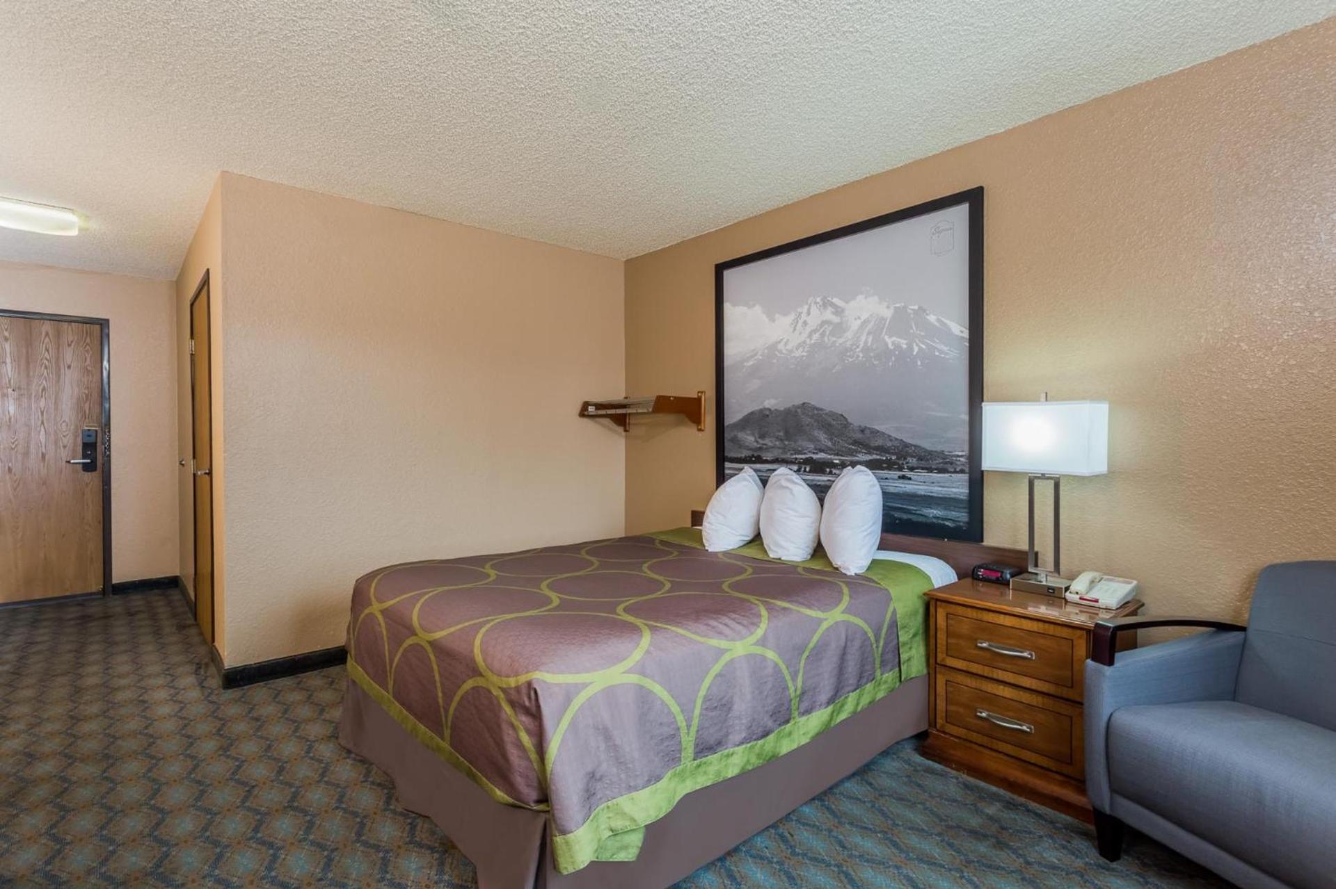 Super 8 by Wyndham Arcata photo 11