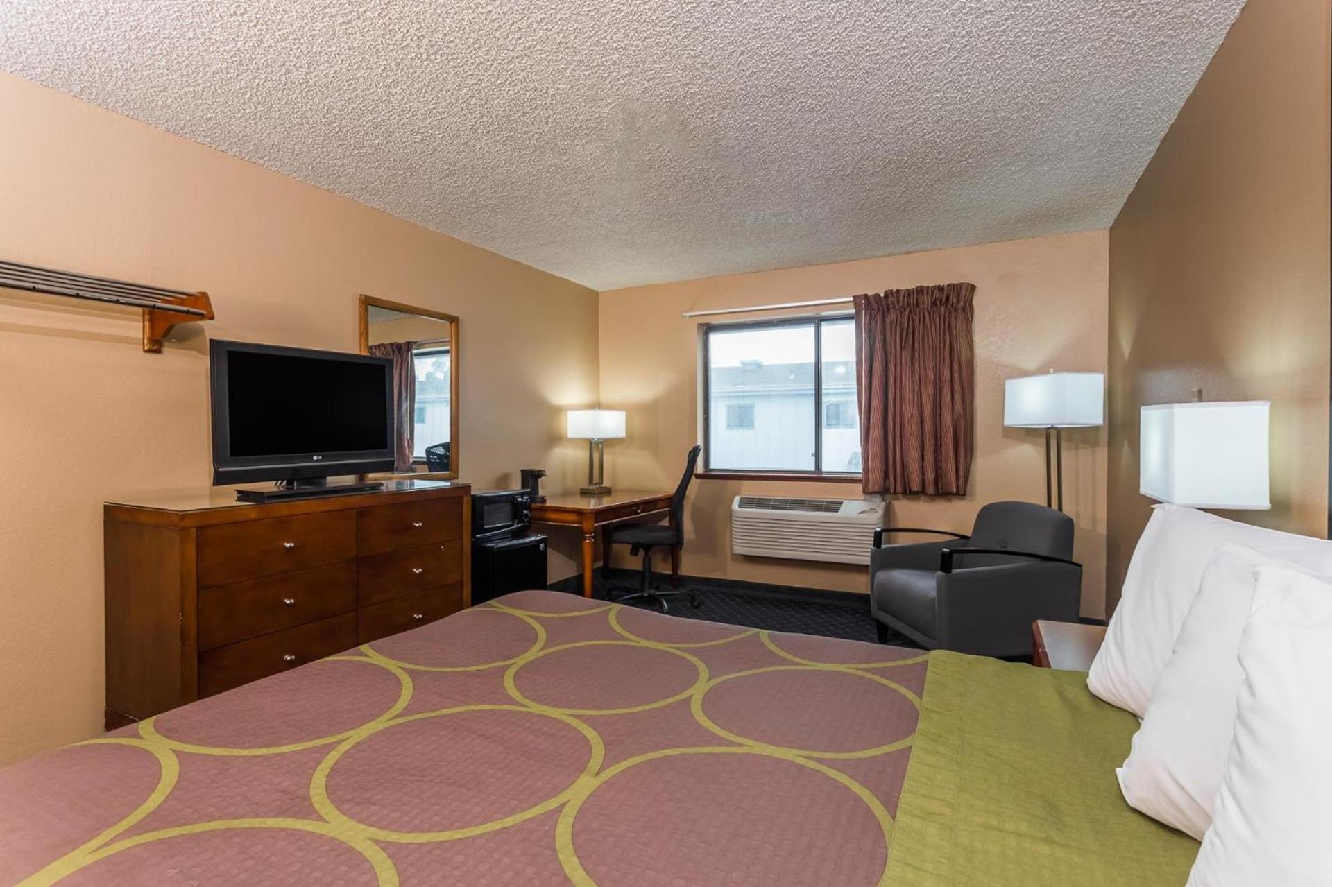 Super 8 by Wyndham Arcata photo 10