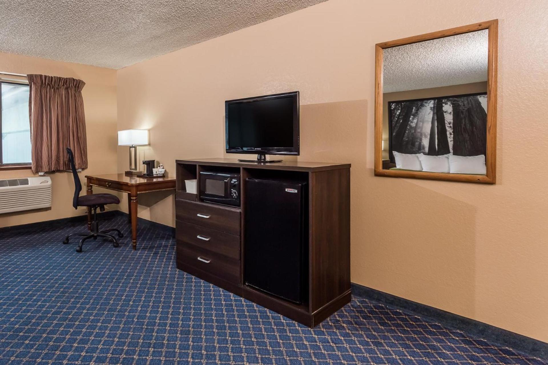 Super 8 by Wyndham Arcata photo 9