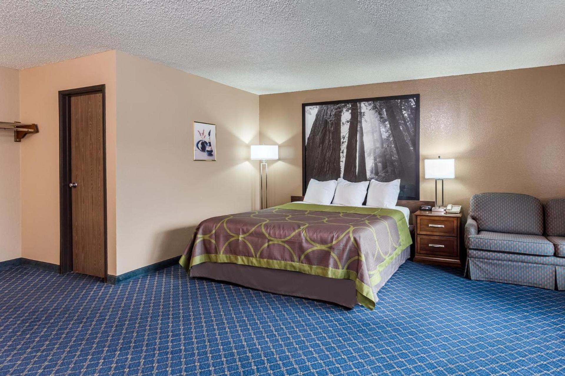 Super 8 by Wyndham Arcata photo 3