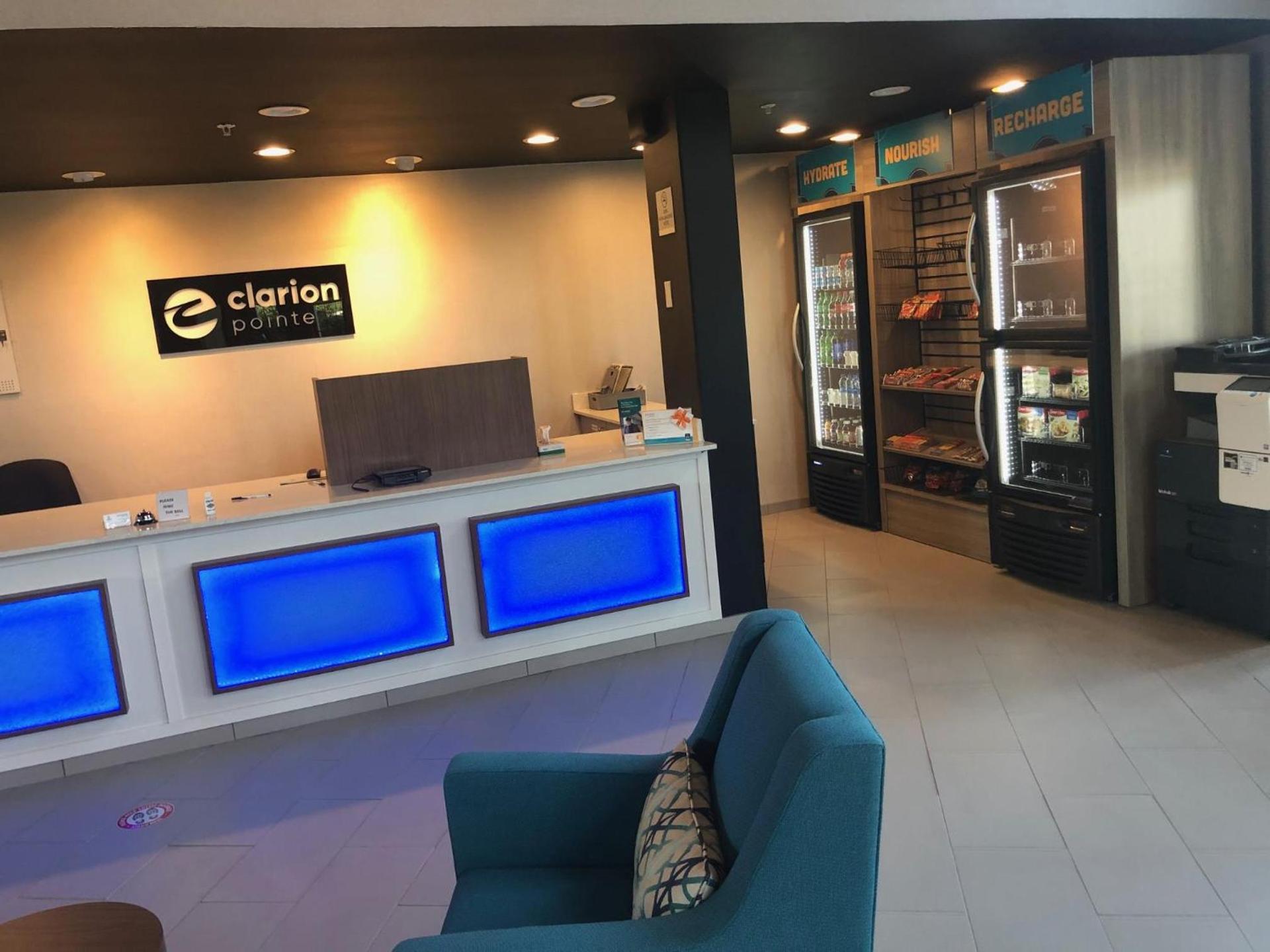 Clarion Pointe Indianapolis Airport photo 2