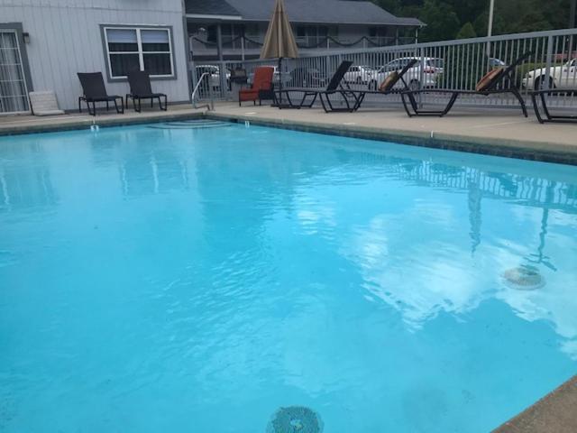 Four Seasons Inn photo 2