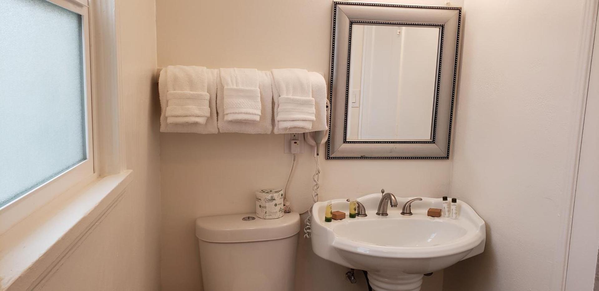 The Palomar Inn photo 52
