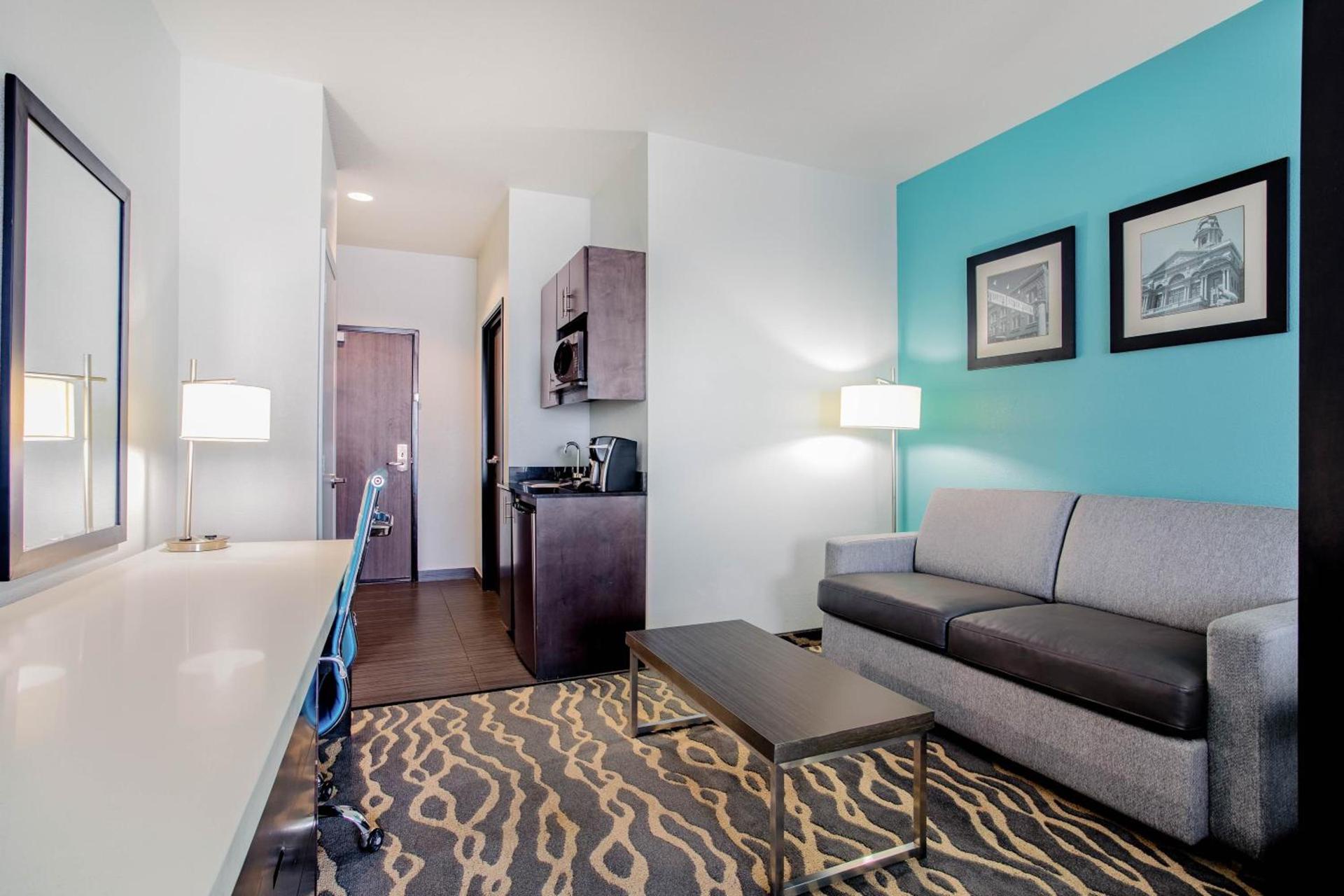 La Quinta Inn & Suites by Wyndham Northlake Ft. Worth photo 11