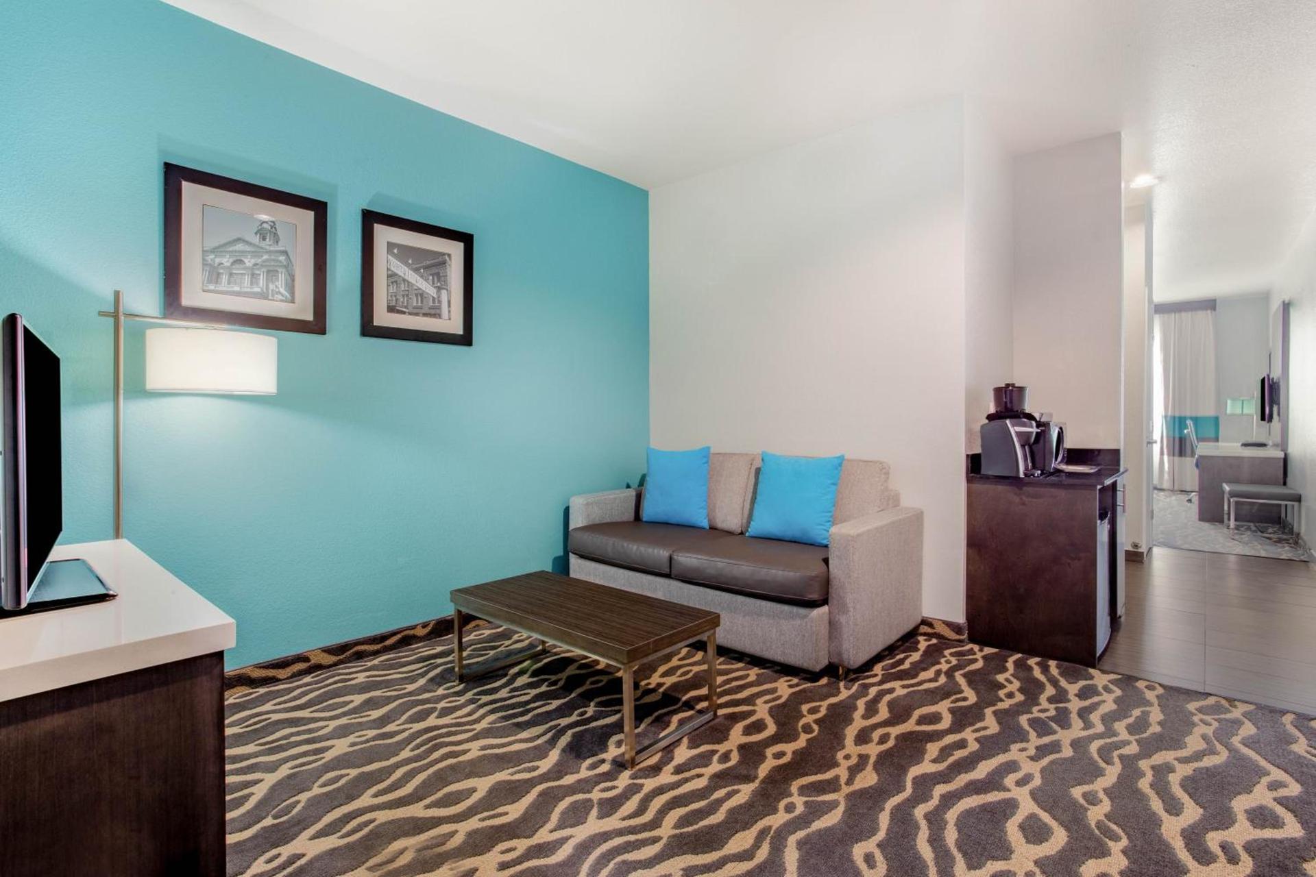 La Quinta Inn & Suites by Wyndham Northlake Ft. Worth photo 14