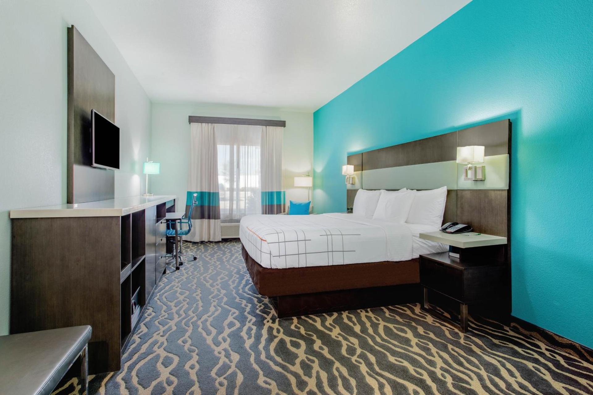 La Quinta Inn & Suites by Wyndham Northlake Ft. Worth photo 18