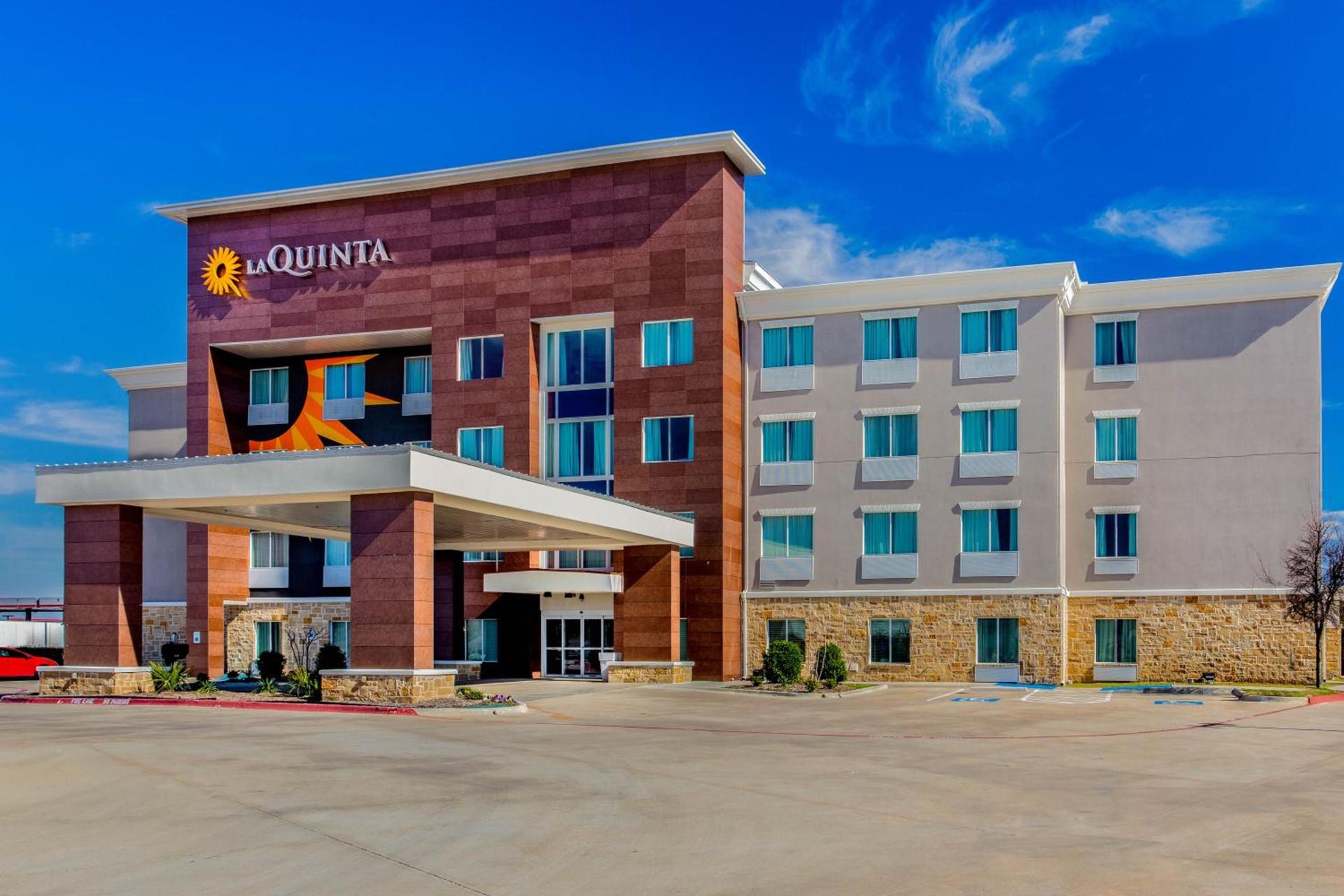 La Quinta Inn & Suites by Wyndham Northlake Ft. Worth photo 24