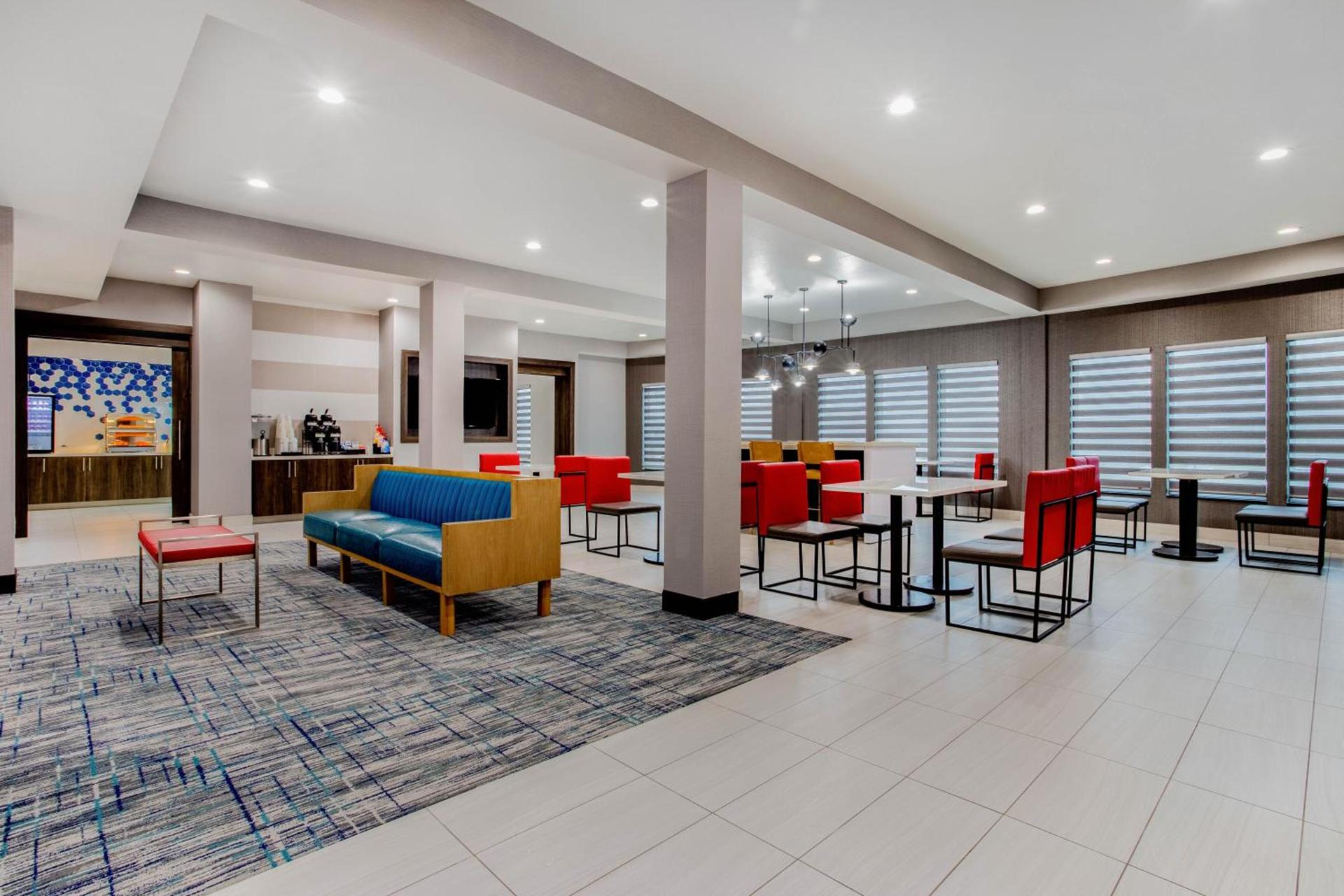 La Quinta Inn & Suites by Wyndham Northlake Ft. Worth photo 9
