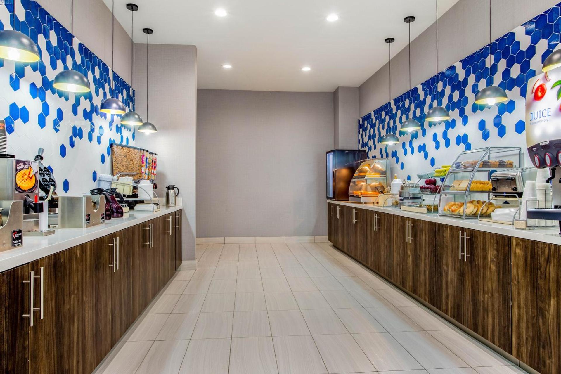 La Quinta Inn & Suites by Wyndham Northlake Ft. Worth photo 10