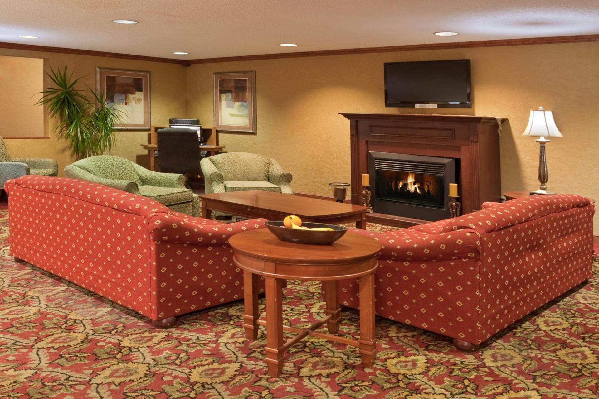 Holiday Inn Express Mt. Vernon by IHG photo 89