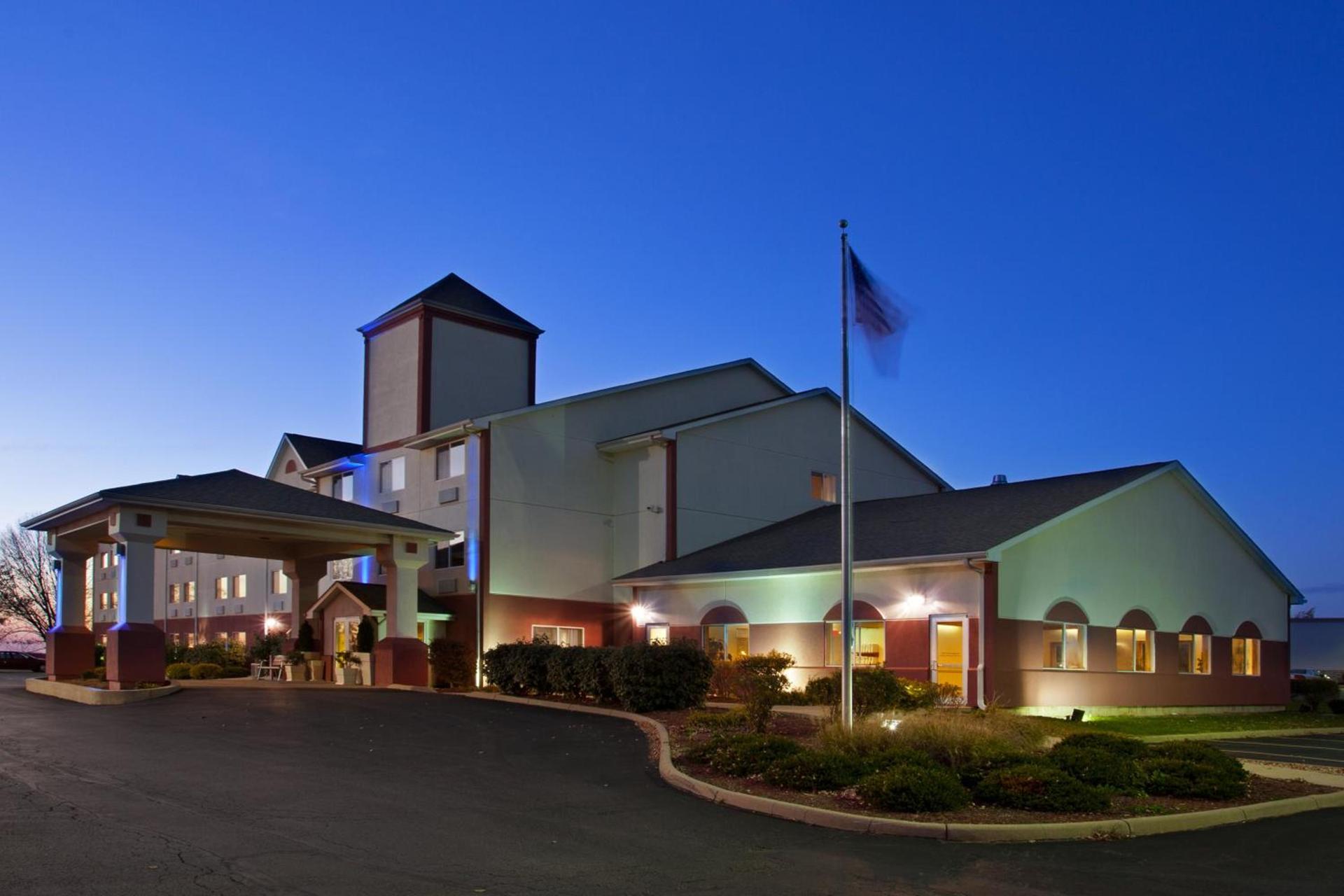 Holiday Inn Express Mt. Vernon by IHG photo 99