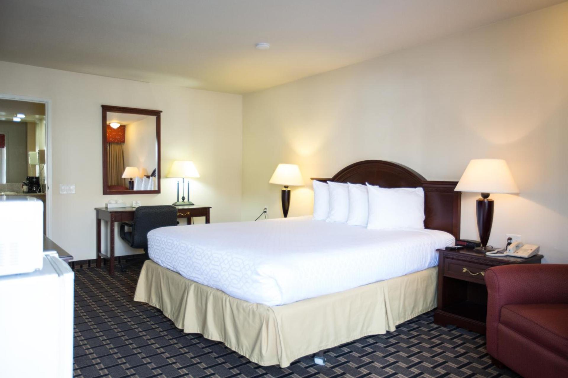 Queens Inn Anaheim photo 40