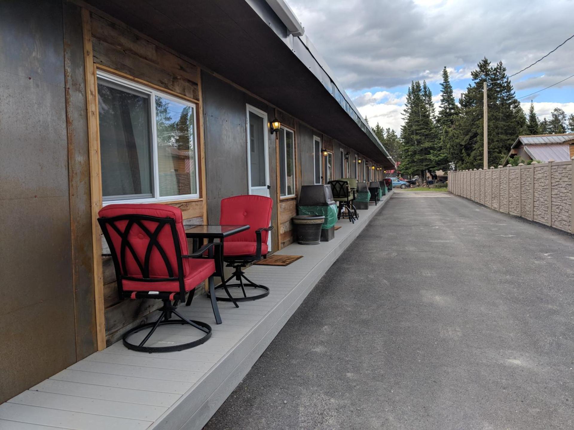 Yellowstone Motel - Adults Only - All rooms have kitchens photo 2