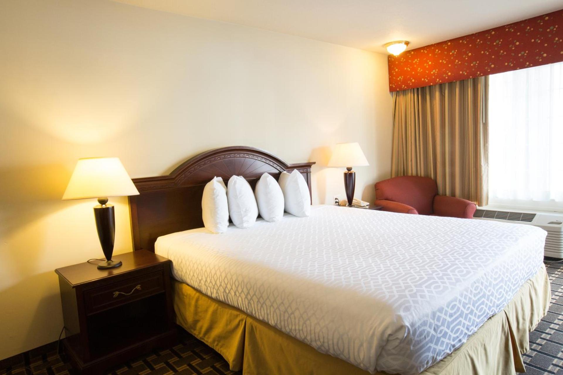 Queens Inn Anaheim photo 41