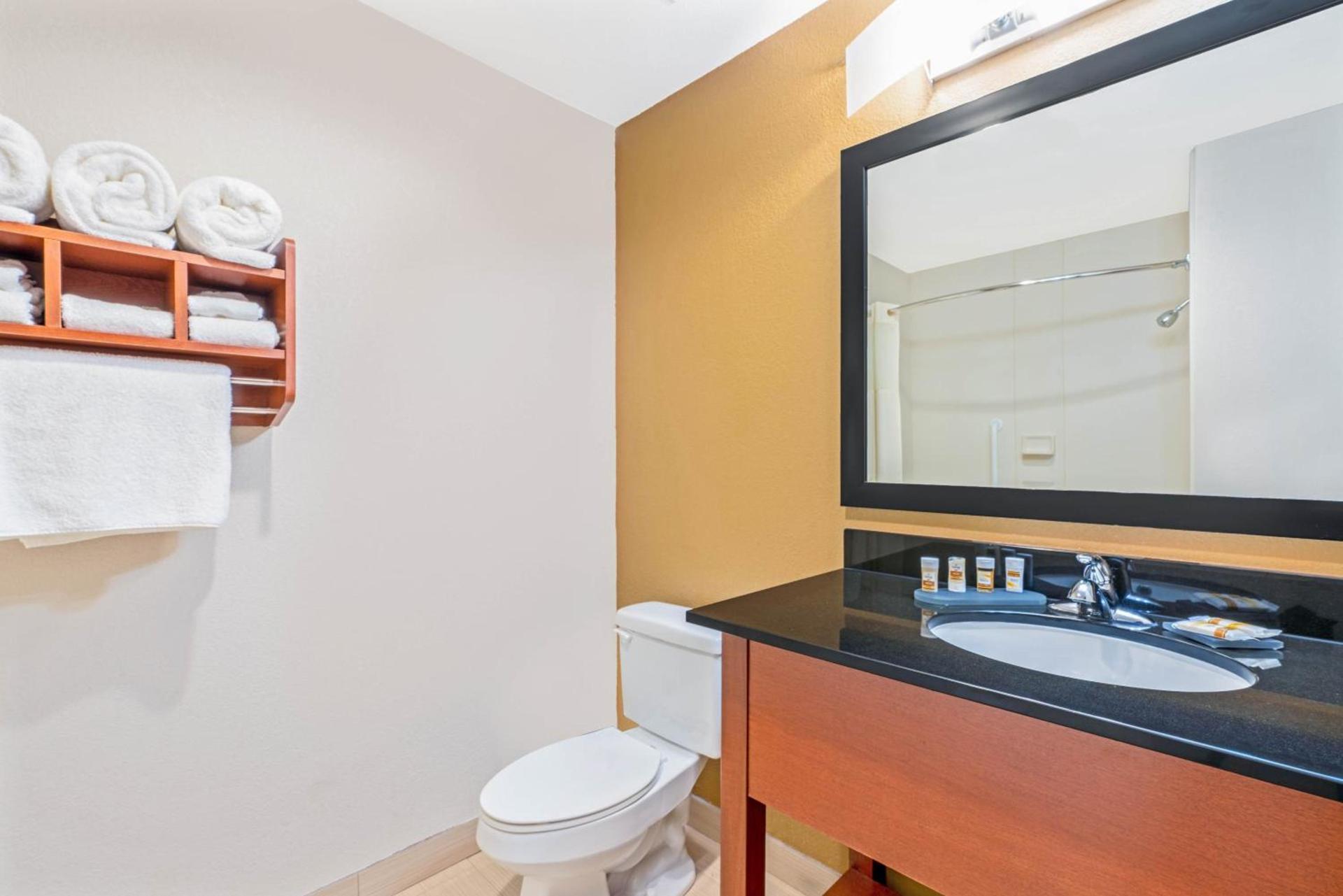 La Quinta by Wyndham Midwest City - Tinker AFB photo 37