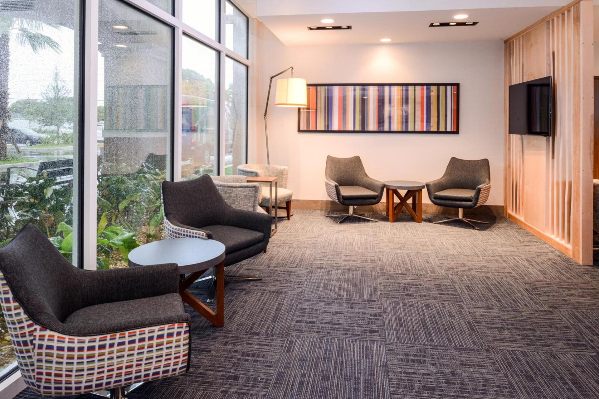 Holiday Inn Express & Suites - St. Petersburg - Madeira Beach by IHG photo 8