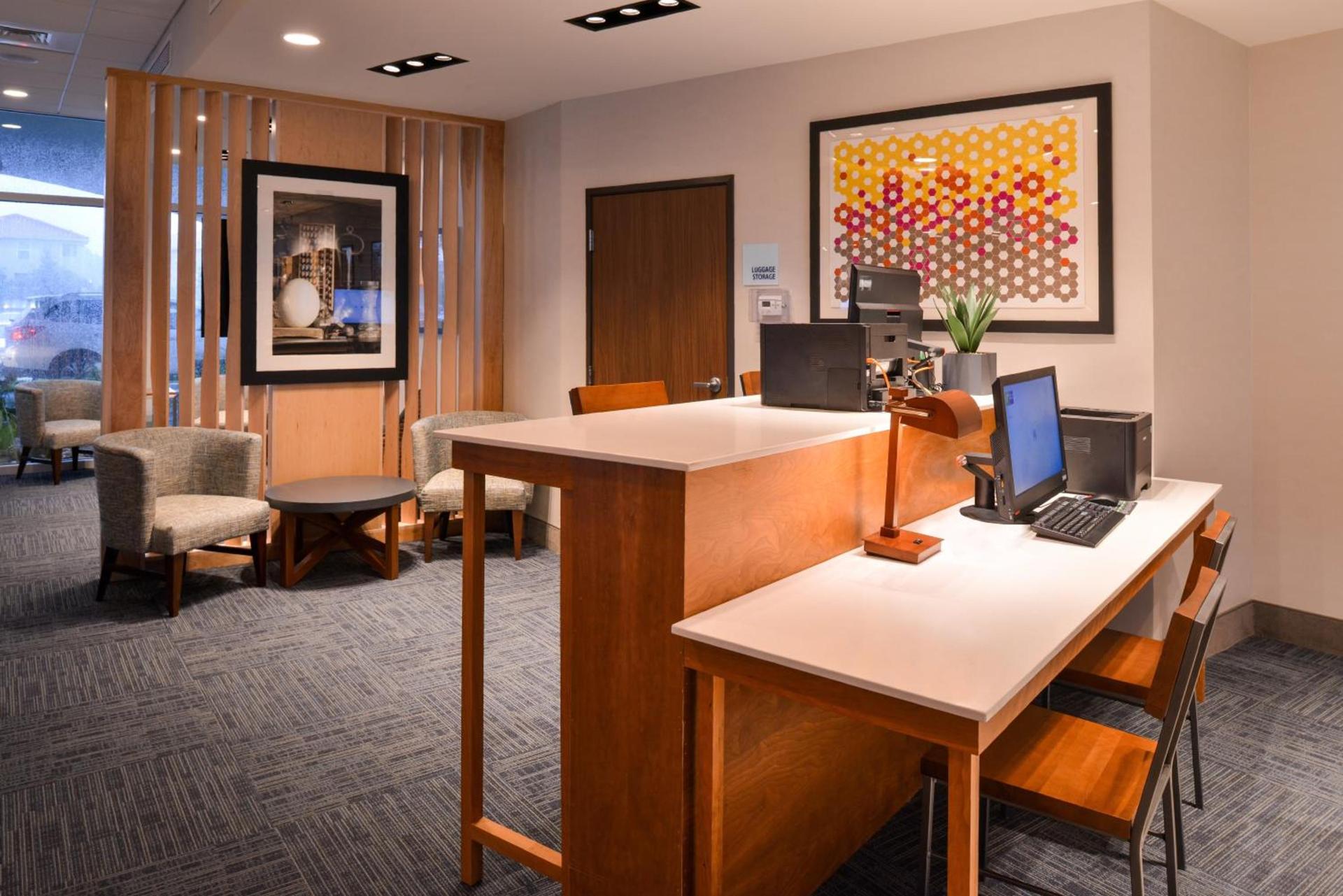 Holiday Inn Express & Suites - St. Petersburg - Madeira Beach by IHG photo 16