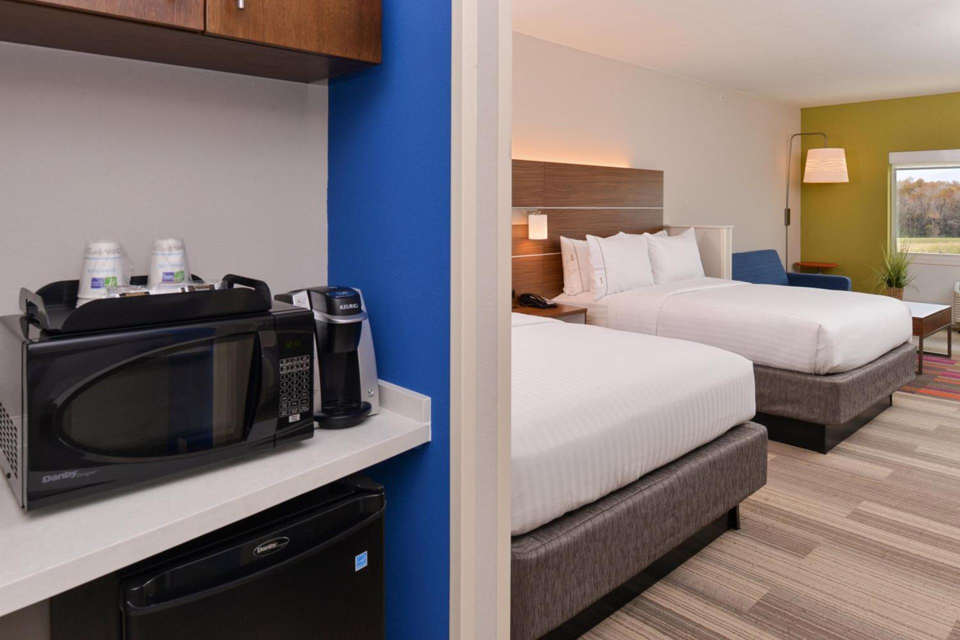 Holiday Inn Express & Suites - St. Petersburg - Madeira Beach by IHG photo 18