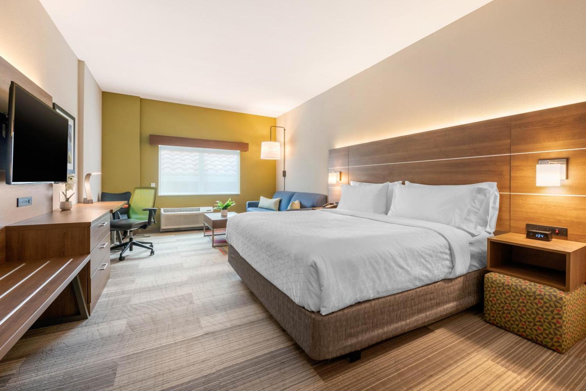 Holiday Inn Express & Suites - St. Petersburg - Madeira Beach by IHG photo 19