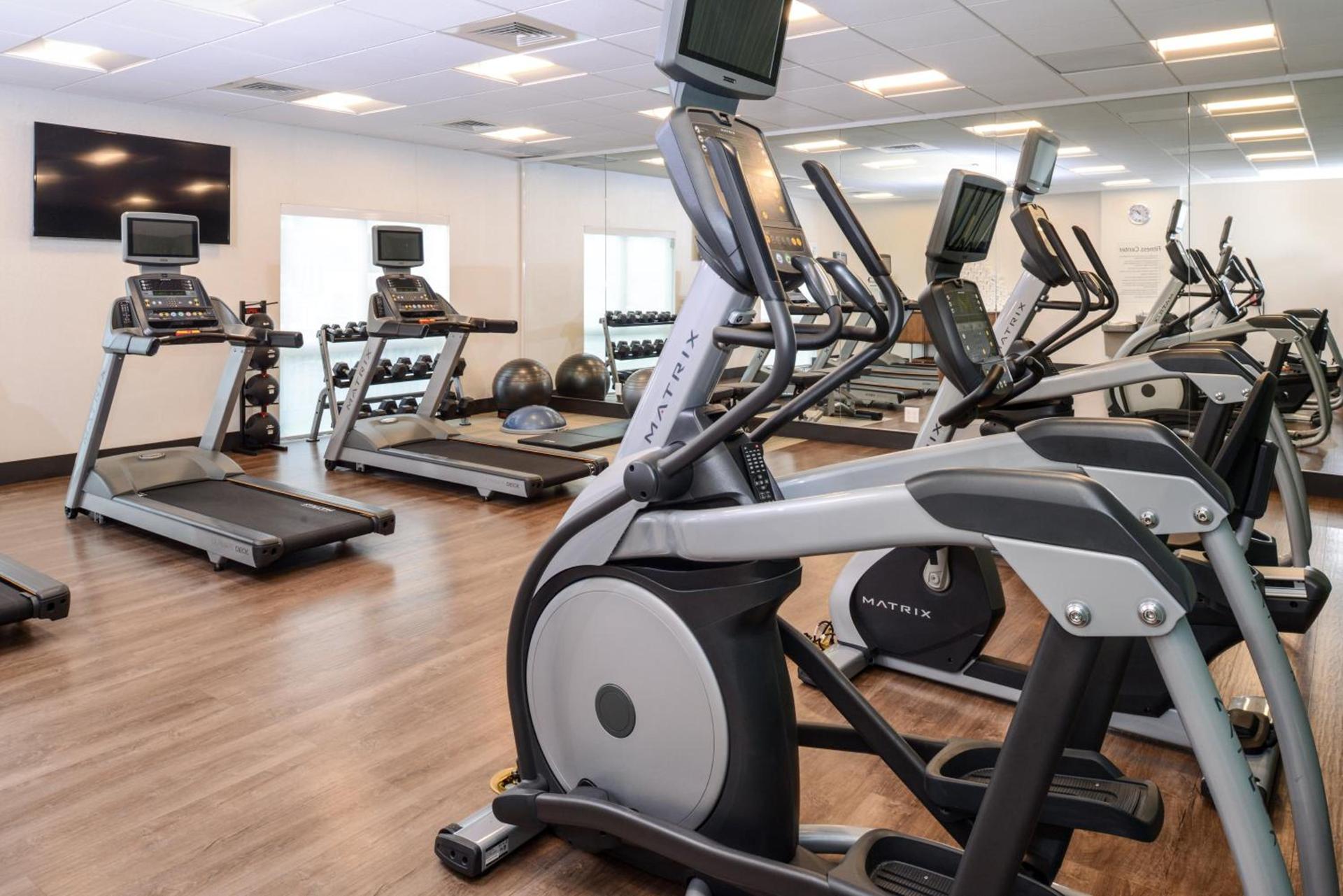 Holiday Inn Express & Suites - St. Petersburg - Madeira Beach by IHG photo 47