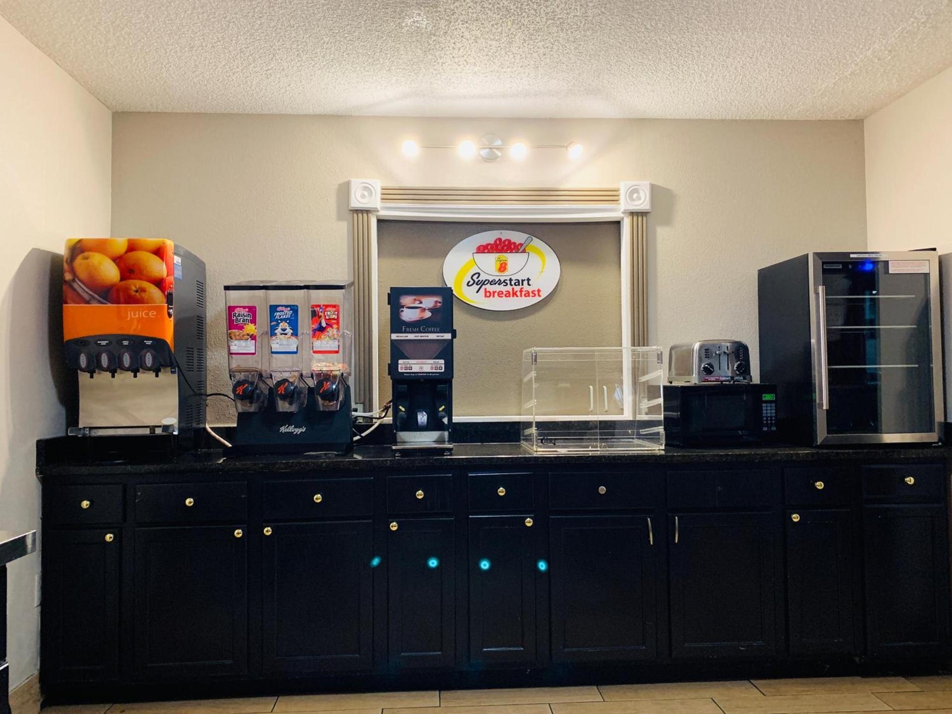 Super 8 by Wyndham Cincinnati-Springdale OH photo 63