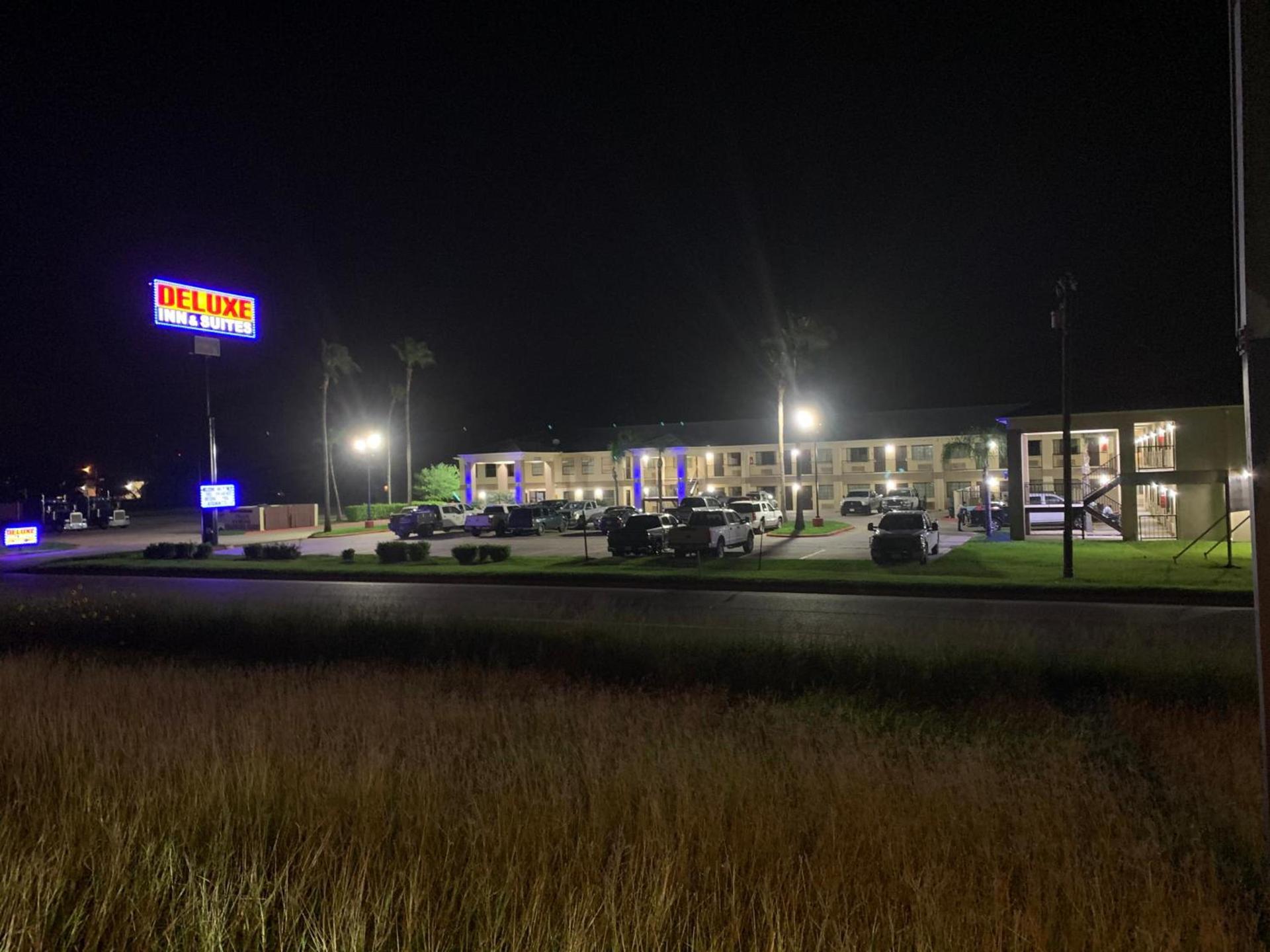 Deluxe Inn and Suites photo 8