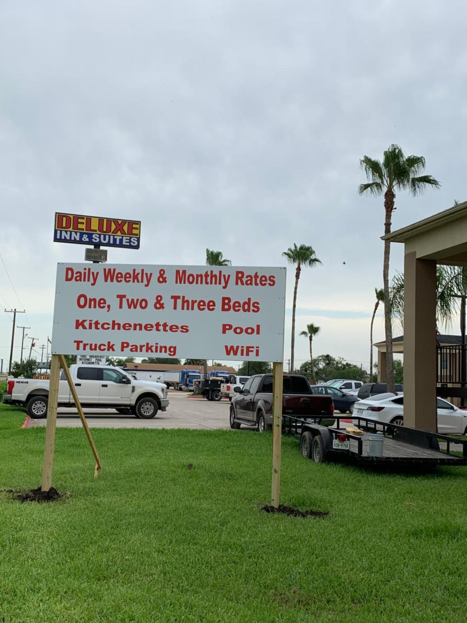 Deluxe Inn and Suites photo 7