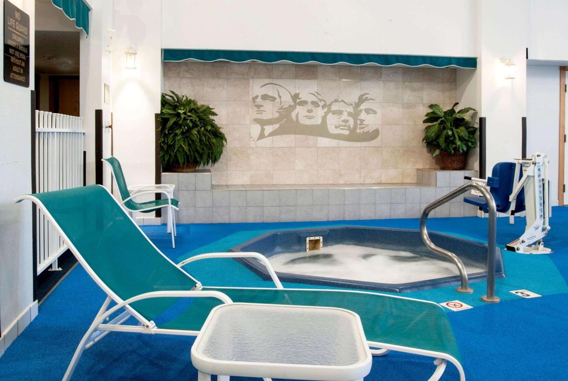 Ramada by Wyndham Keystone Near Mt Rushmore photo 9