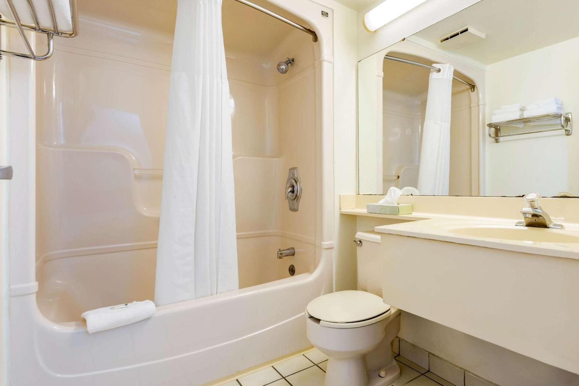 Quality Inn Falconer - Jamestown photo 20