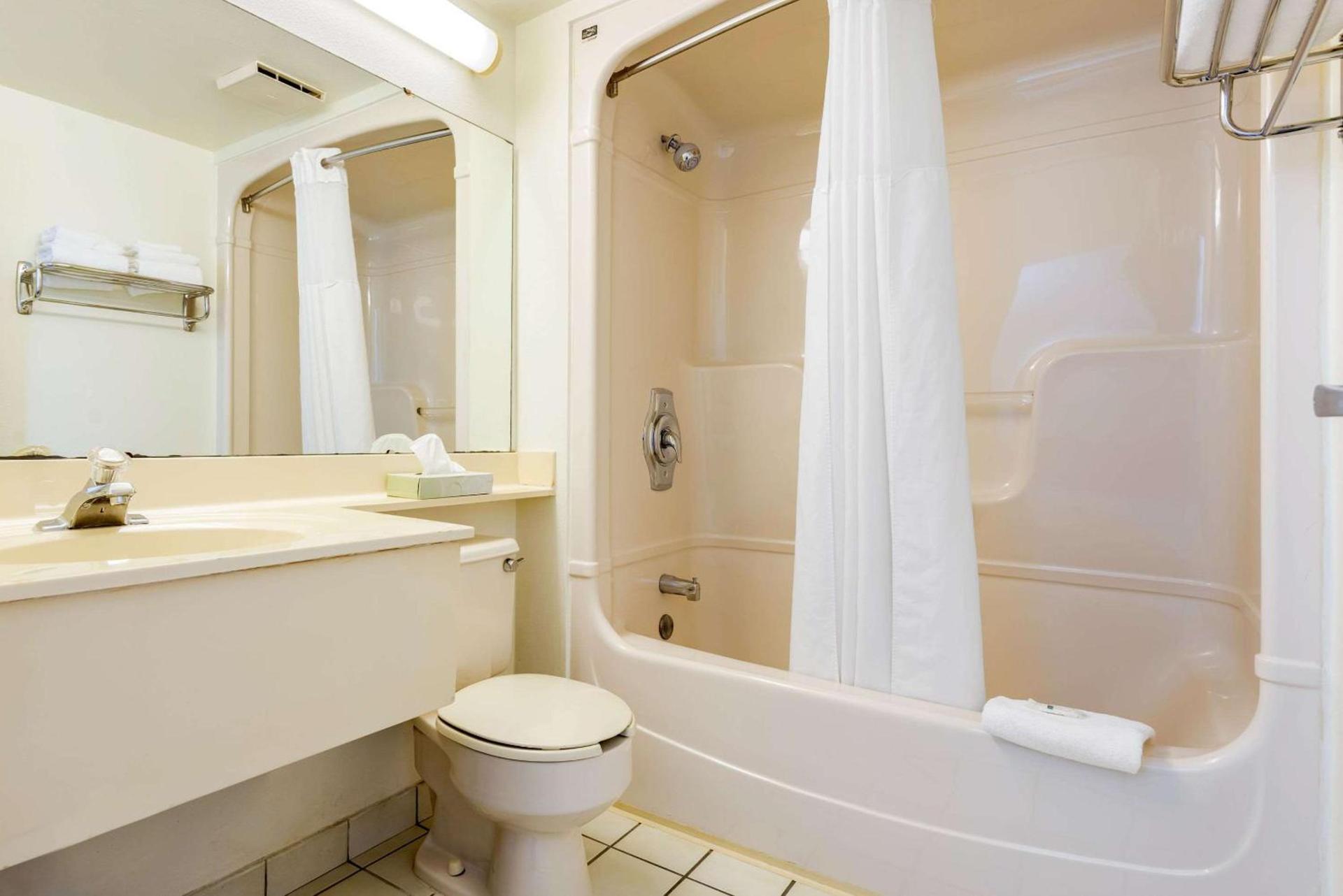Quality Inn Falconer - Jamestown photo 22