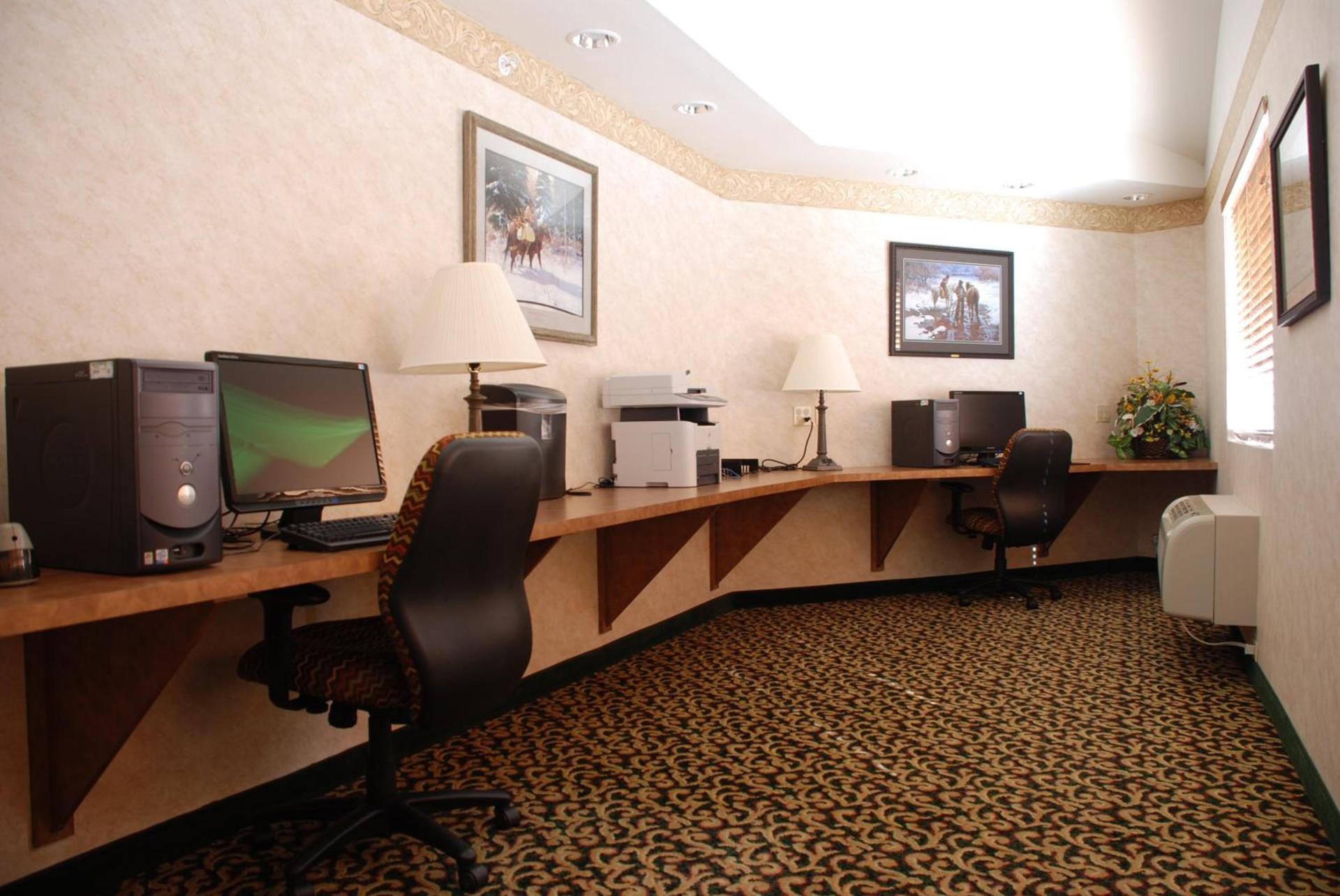 Holiday Inn Express Hotel & Suites Raton by IHG photo 9
