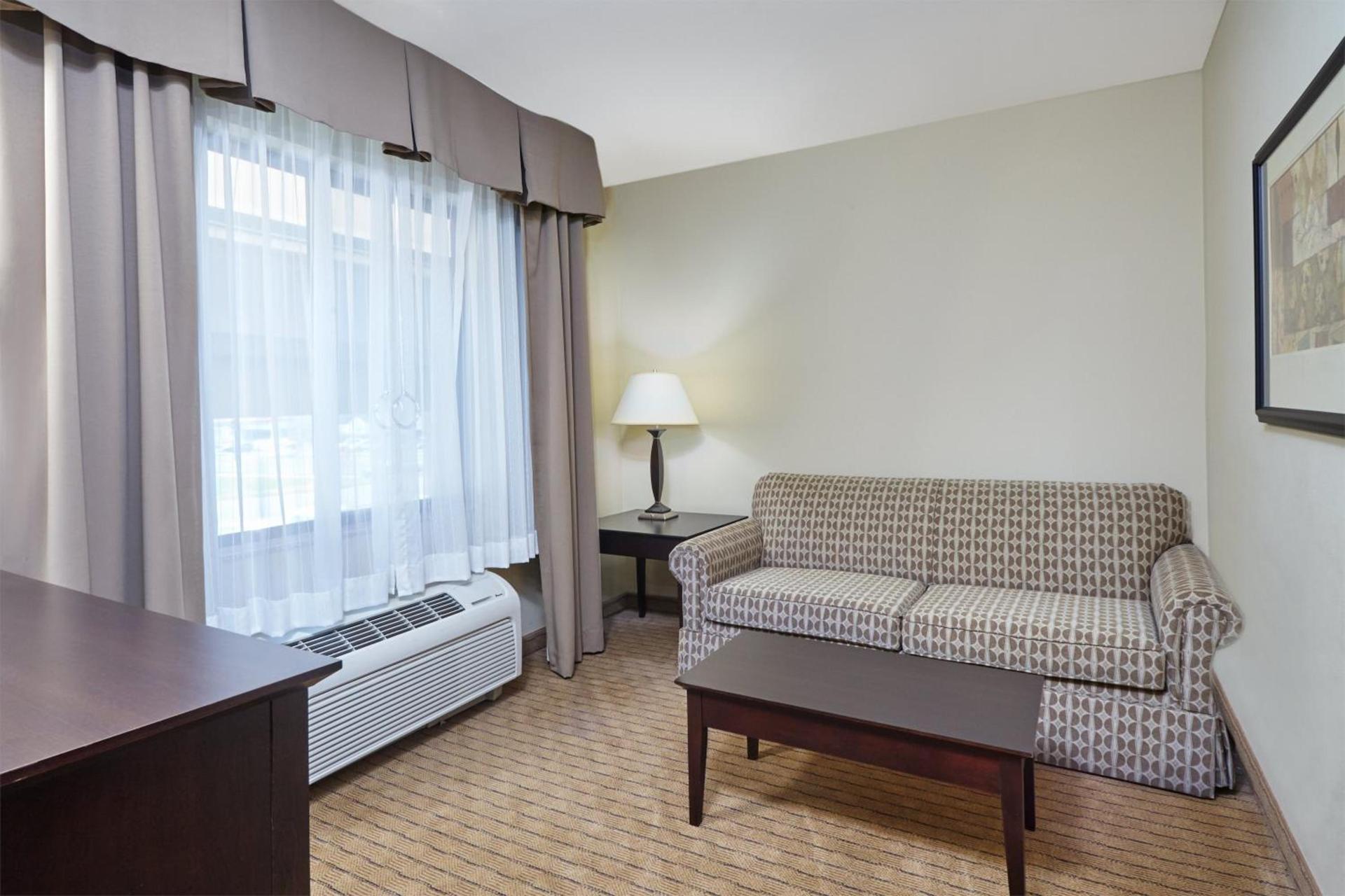 Holiday Inn Express & Suites Madison-Verona by IHG photo 65