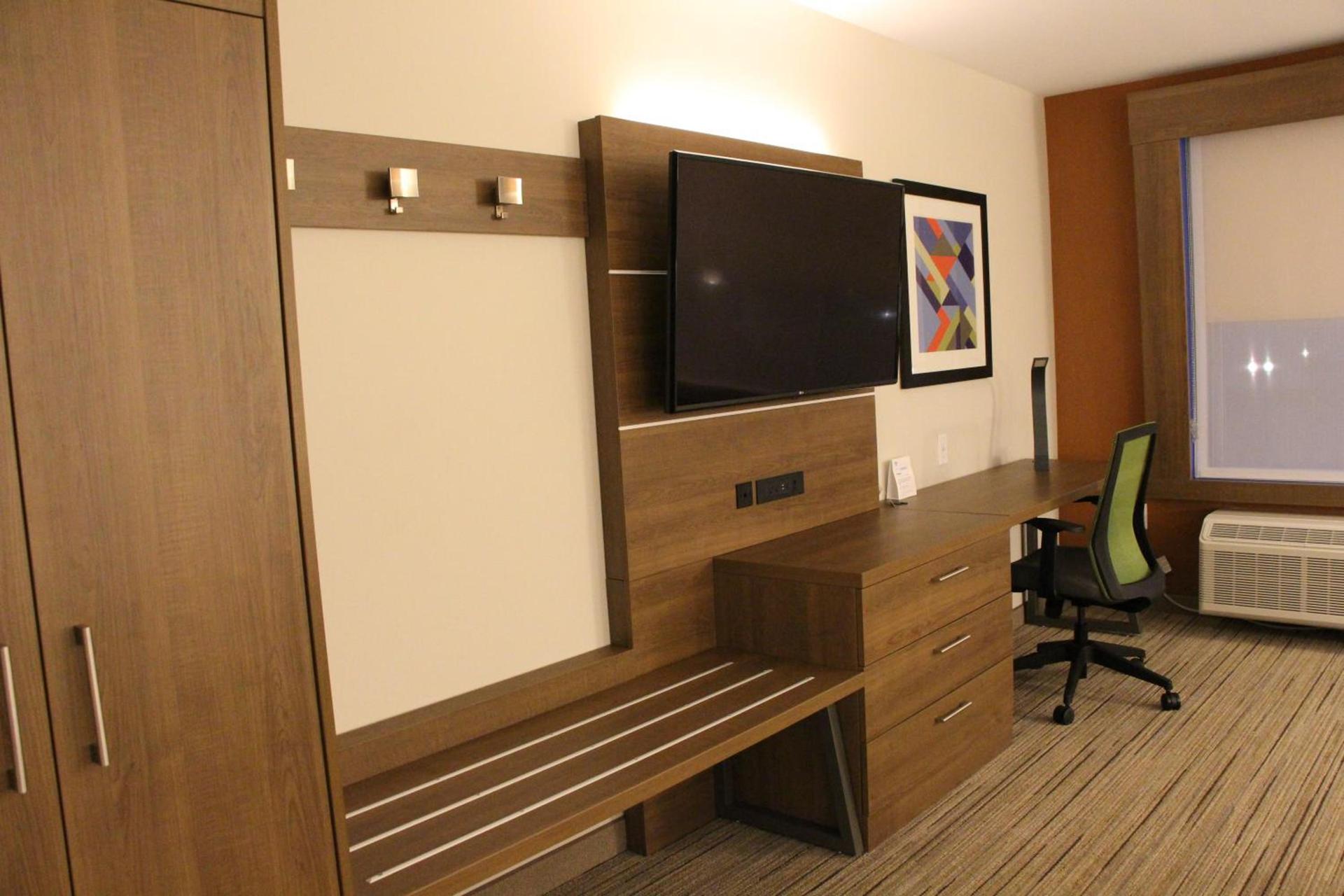 Holiday Inn Express & Suites - Phoenix - Airport North by IHG photo 72