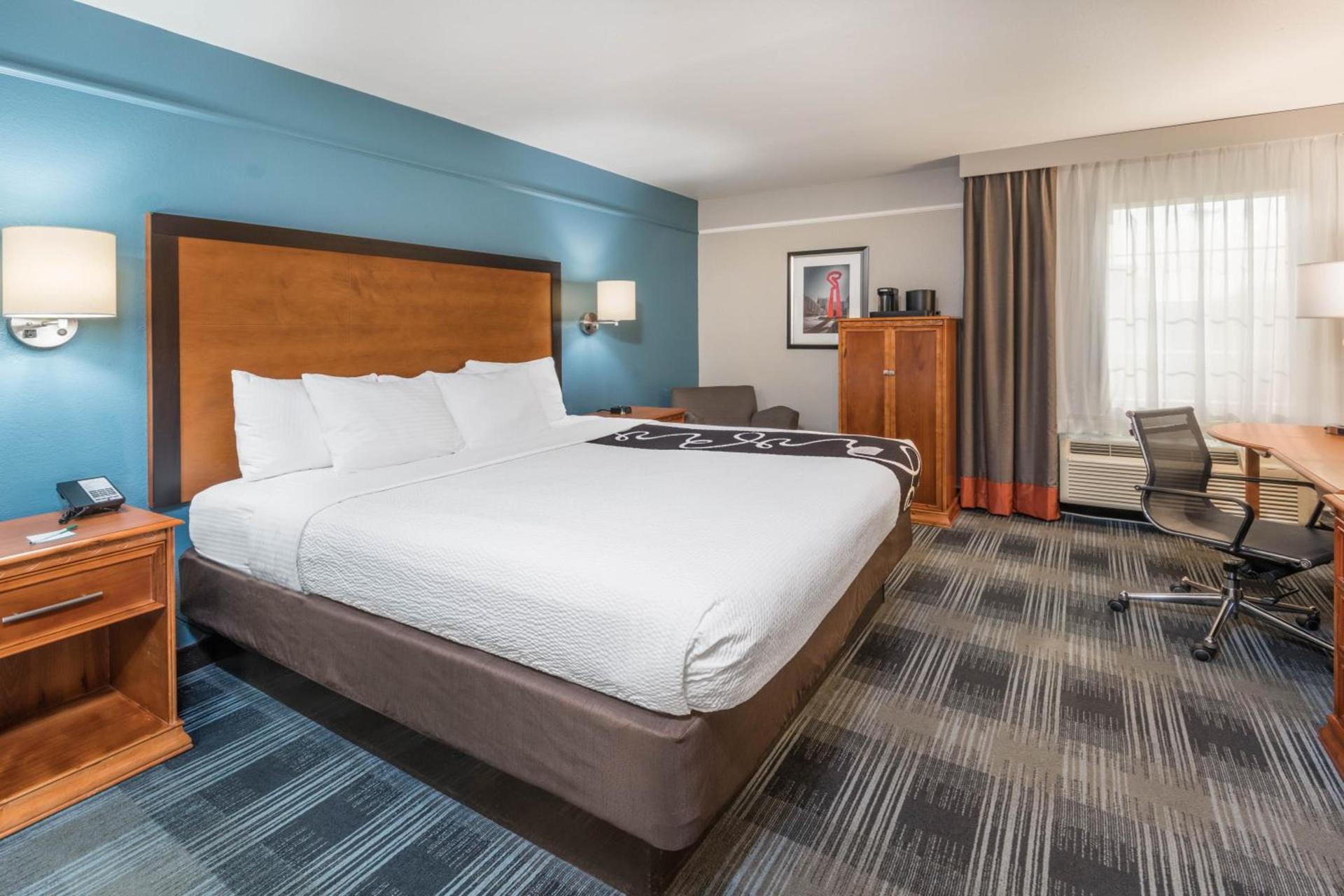 La Quinta Inn by Wyndham San Antonio Brooks City Base photo 8