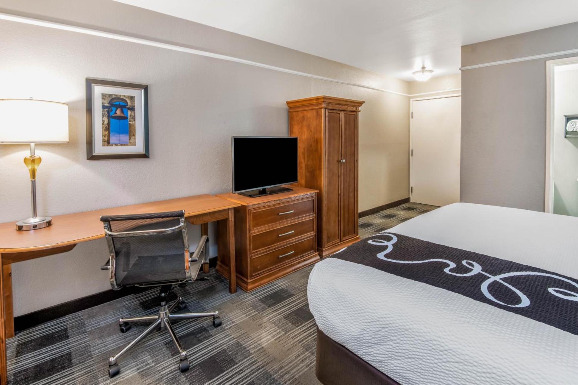 La Quinta Inn by Wyndham San Antonio Brooks City Base photo 7