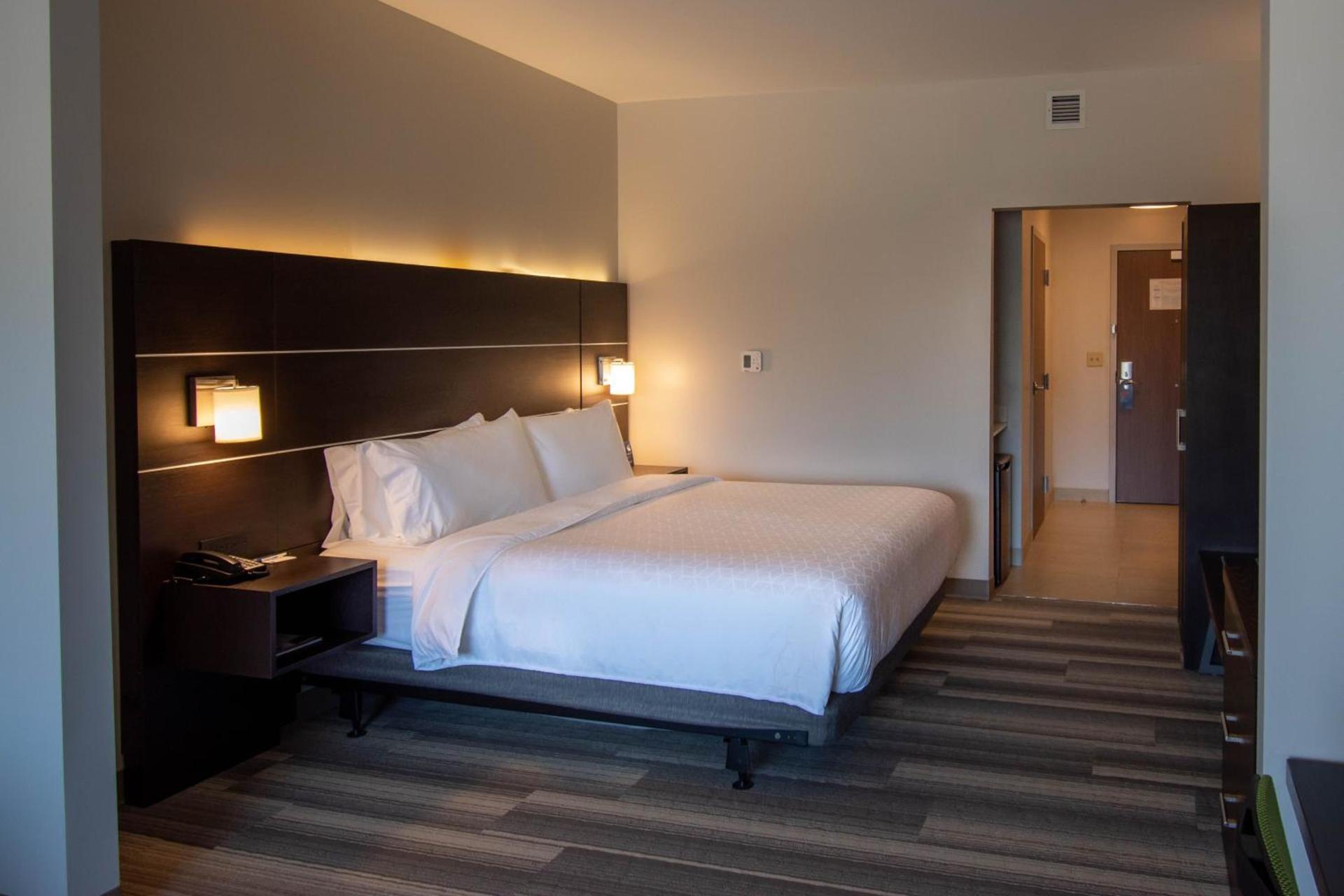Holiday Inn Express & Suites Tonawanda - Buffalo Area by IHG photo 30