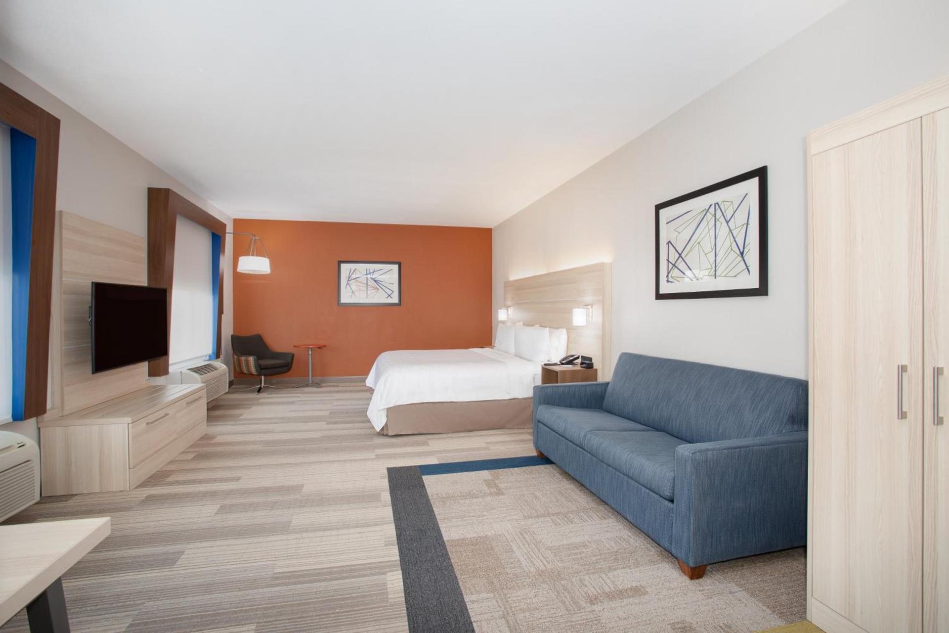 Holiday Inn Express & Suites Phoenix Glendale Dist by IHG photo 48