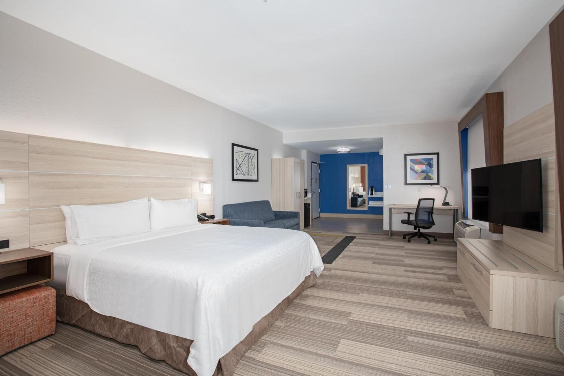 Holiday Inn Express & Suites Phoenix Glendale Dist by IHG photo 58