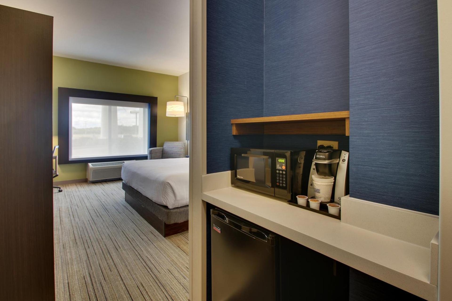 Holiday Inn Express Hotel & Suites Morris by IHG photo 19