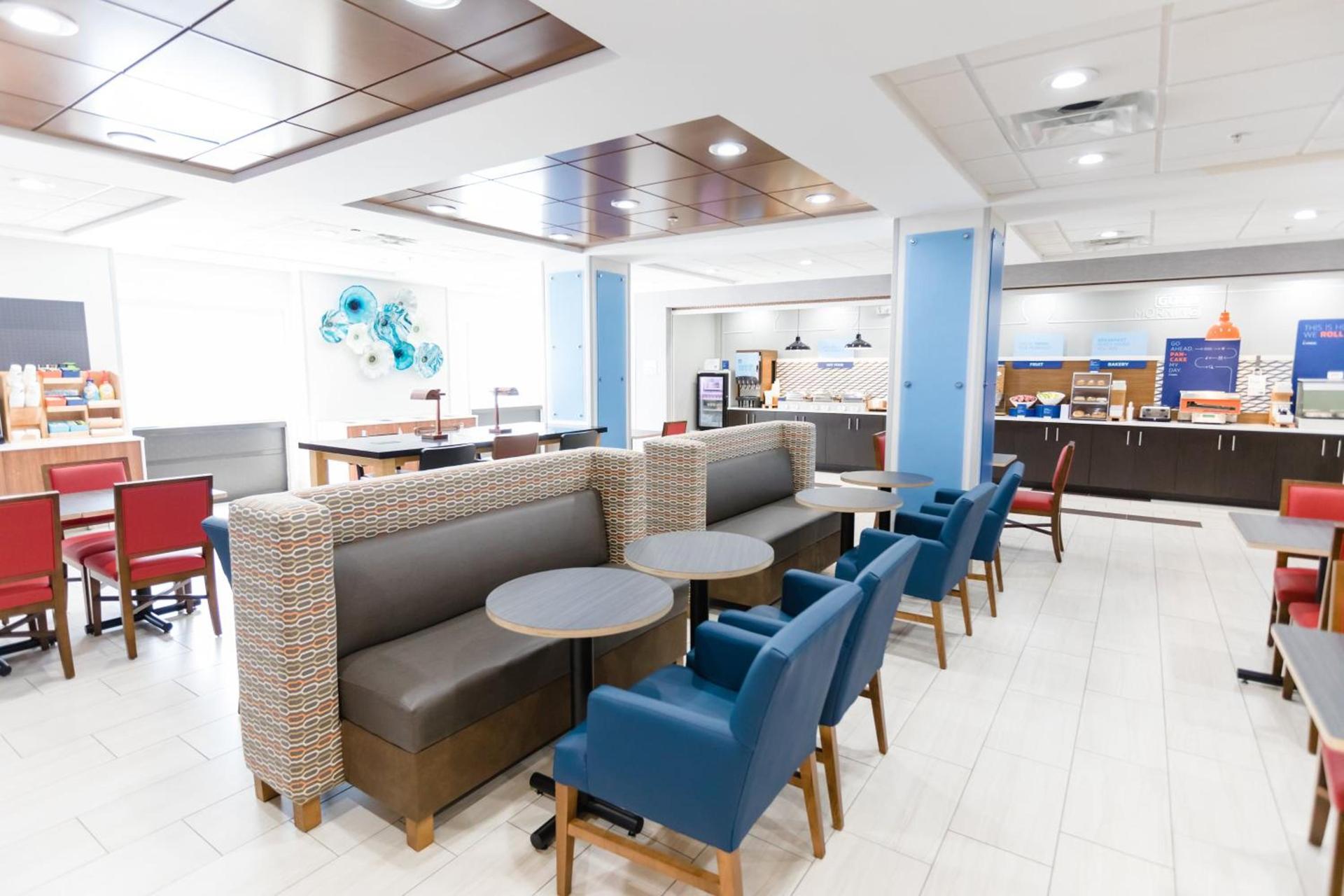Holiday Inn Express & Suites Knoxville-Farragut by IHG photo 4