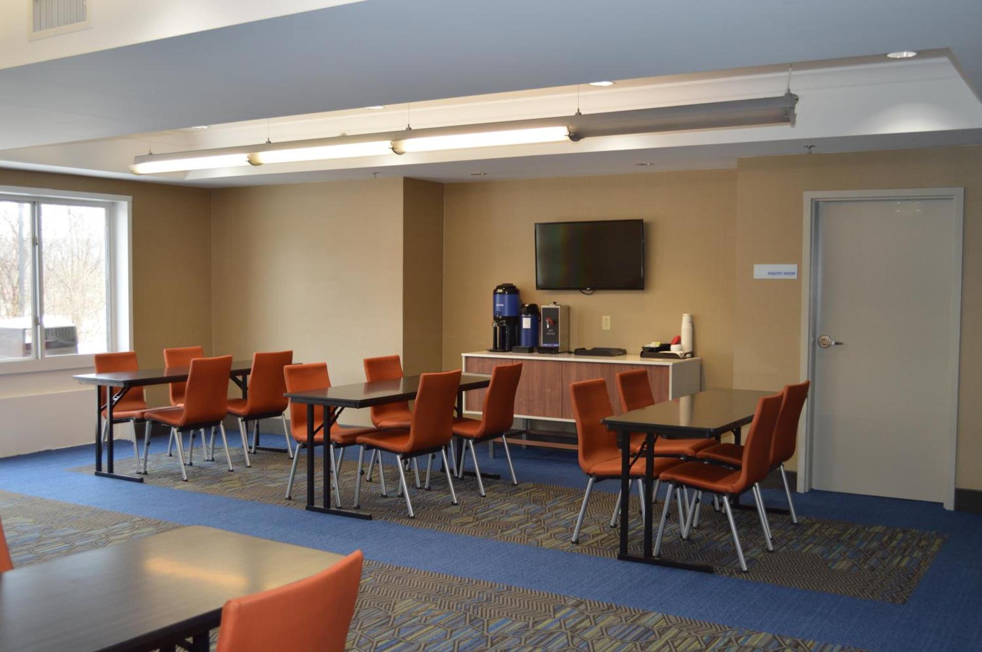 Holiday Inn Express Hotel & Suites Binghamton University-Vestal by IHG photo 20