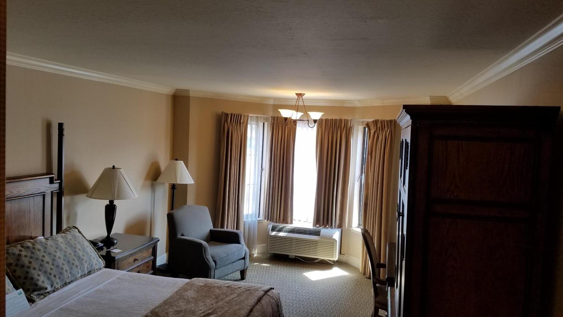 Chelsea Inn photo 43