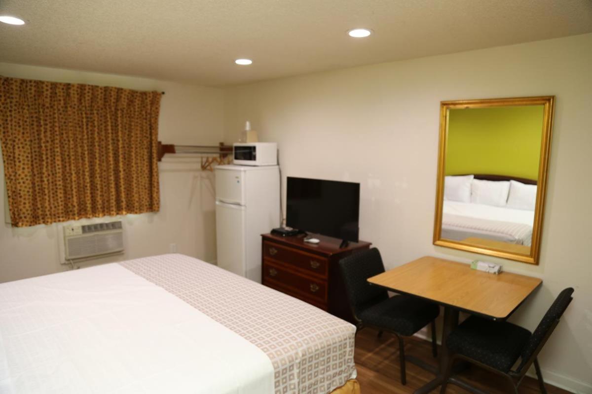 Americas Express Inn Rocky Mount photo 2
