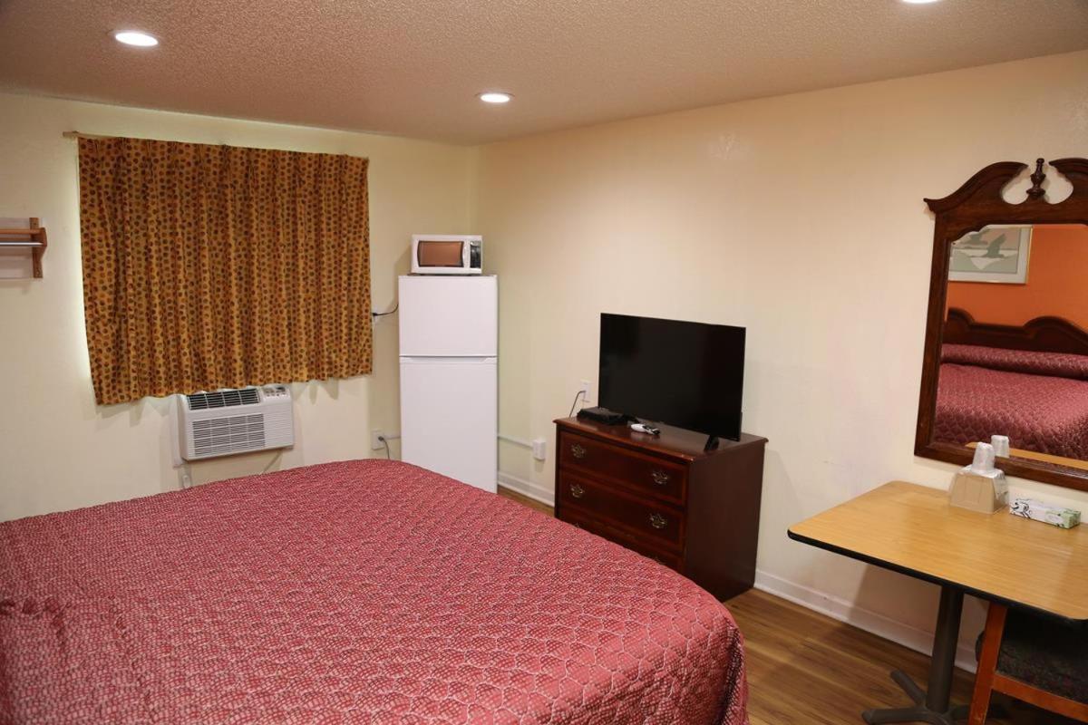 Americas Express Inn Rocky Mount photo 19