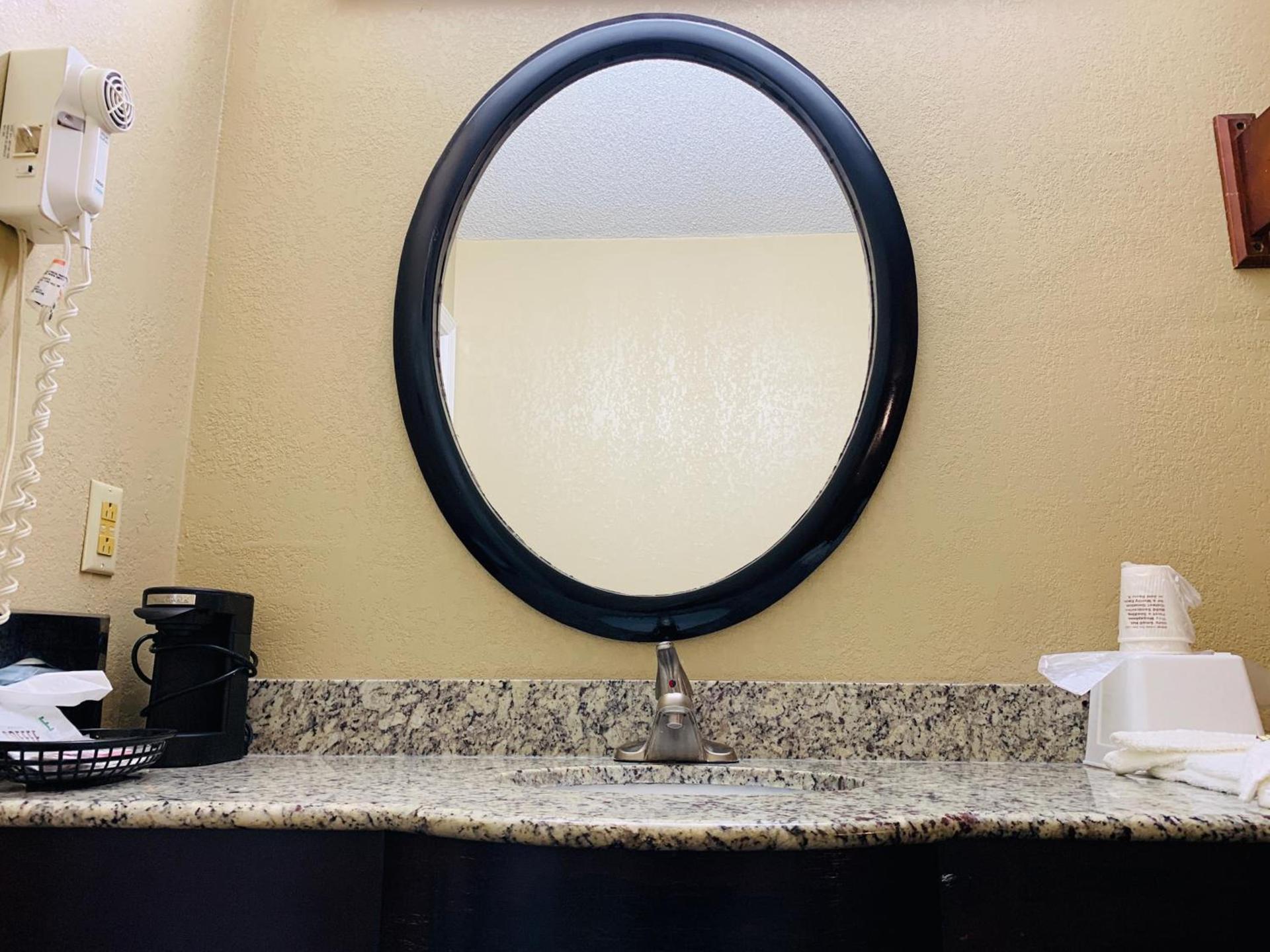 Super 8 by Wyndham Cincinnati-Springdale OH photo 46