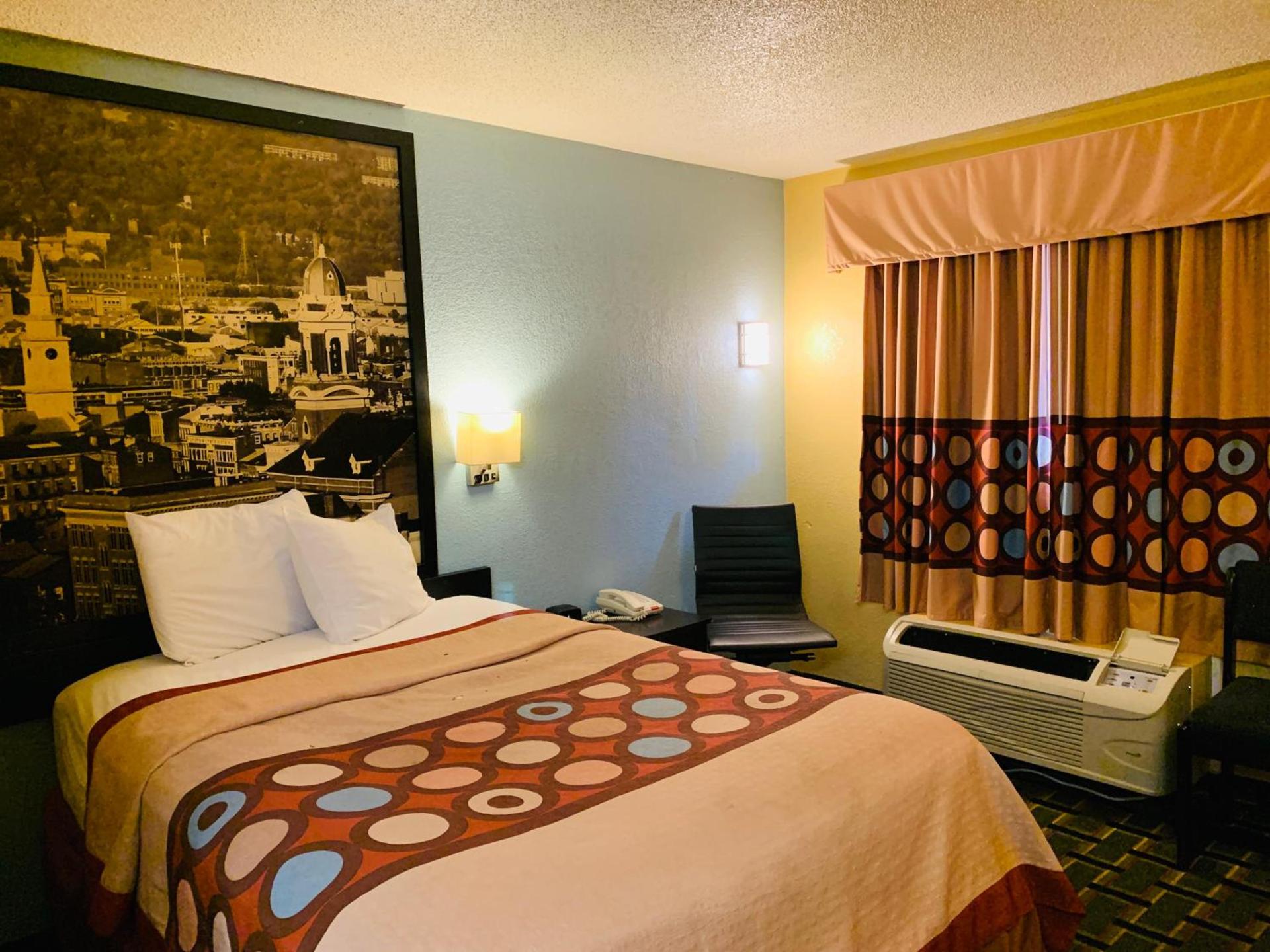 Super 8 by Wyndham Cincinnati-Springdale OH photo 44