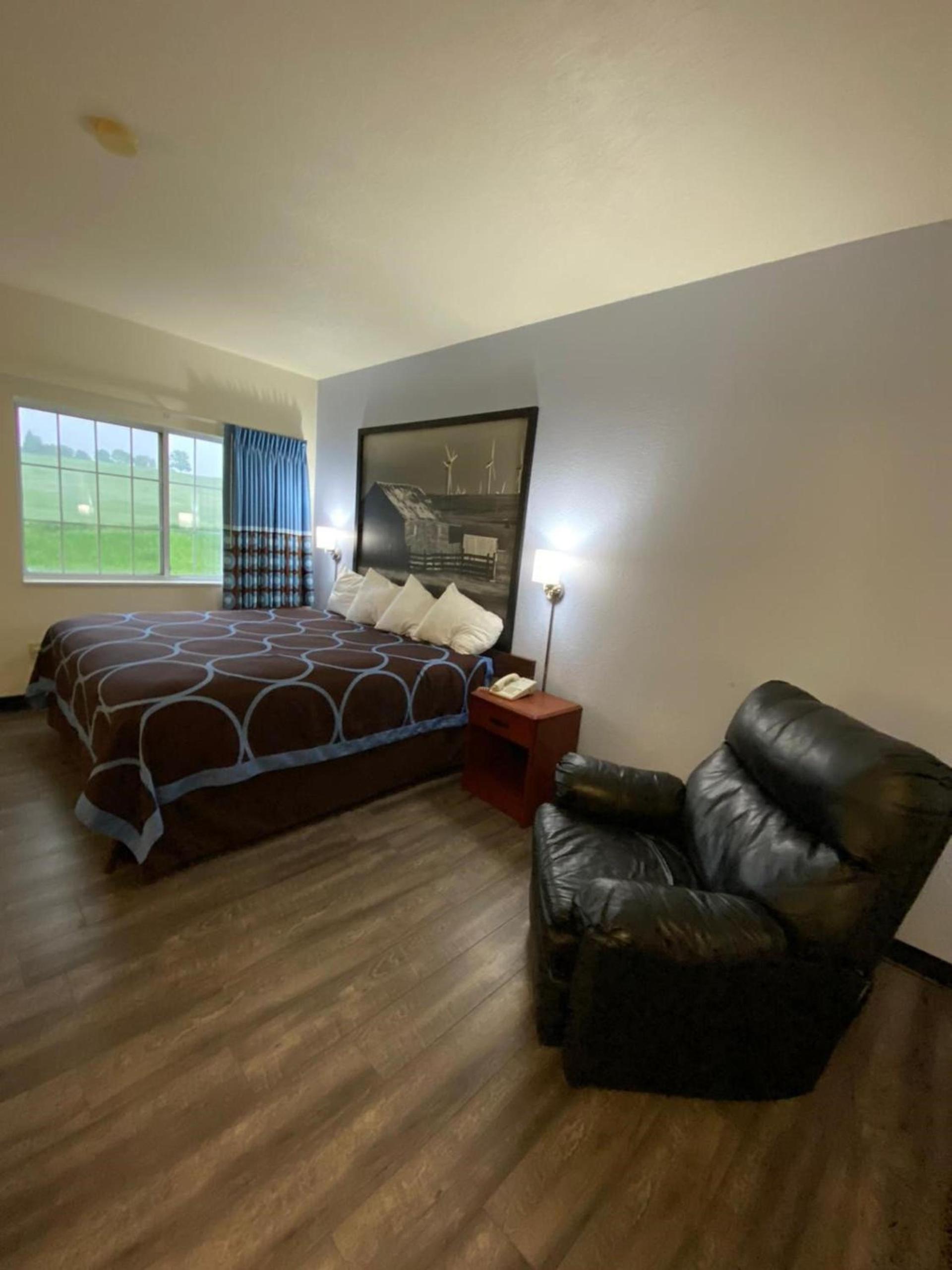 Super 8 by Wyndham Ida Grove photo 21
